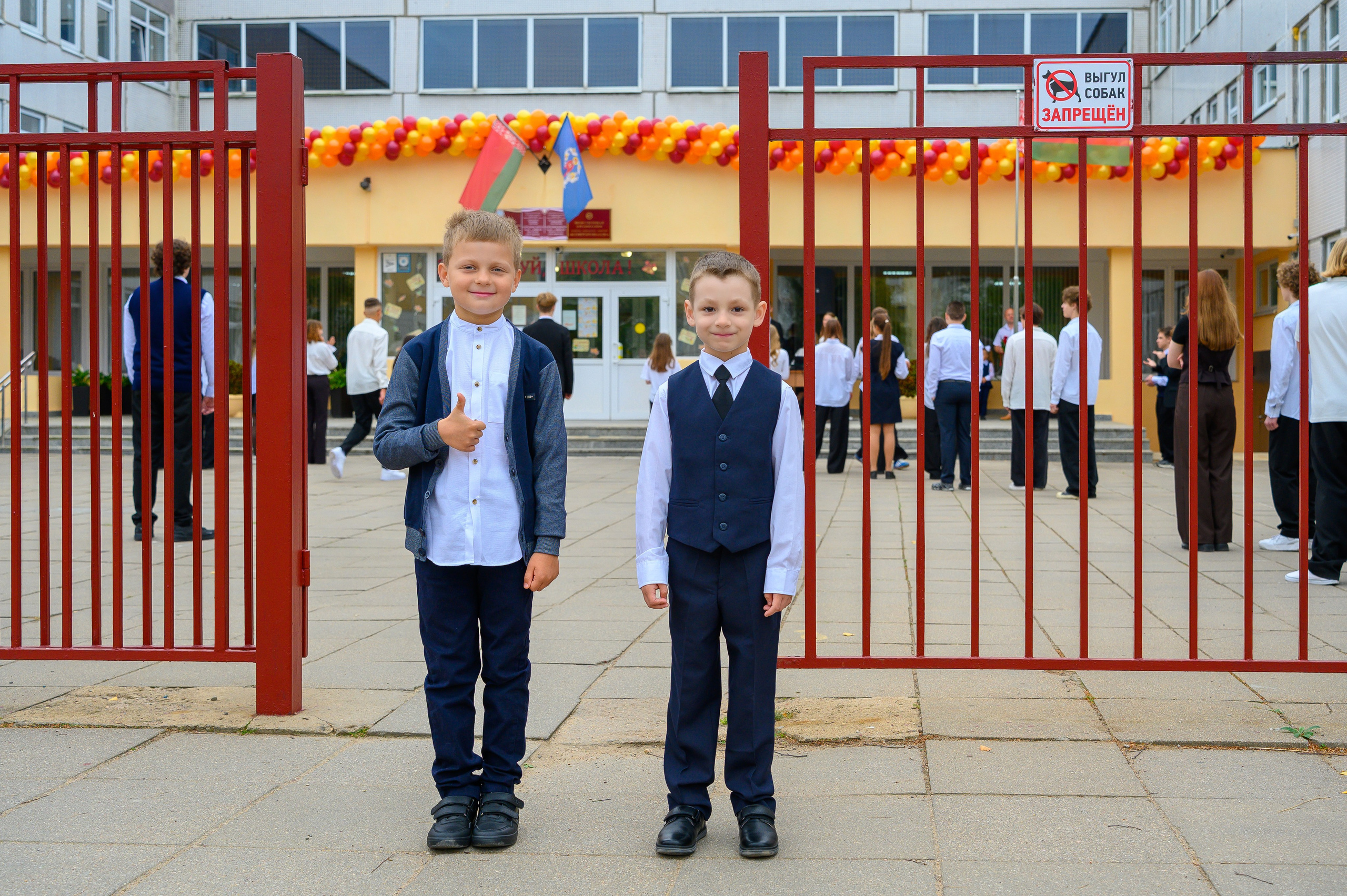 Вот звучит первый звонок, перед этим долгое приготовление к новому этапу в жизни, Яромир идет в школу. Фотоуслуги, услуги фотографа, фотографирование важных событий