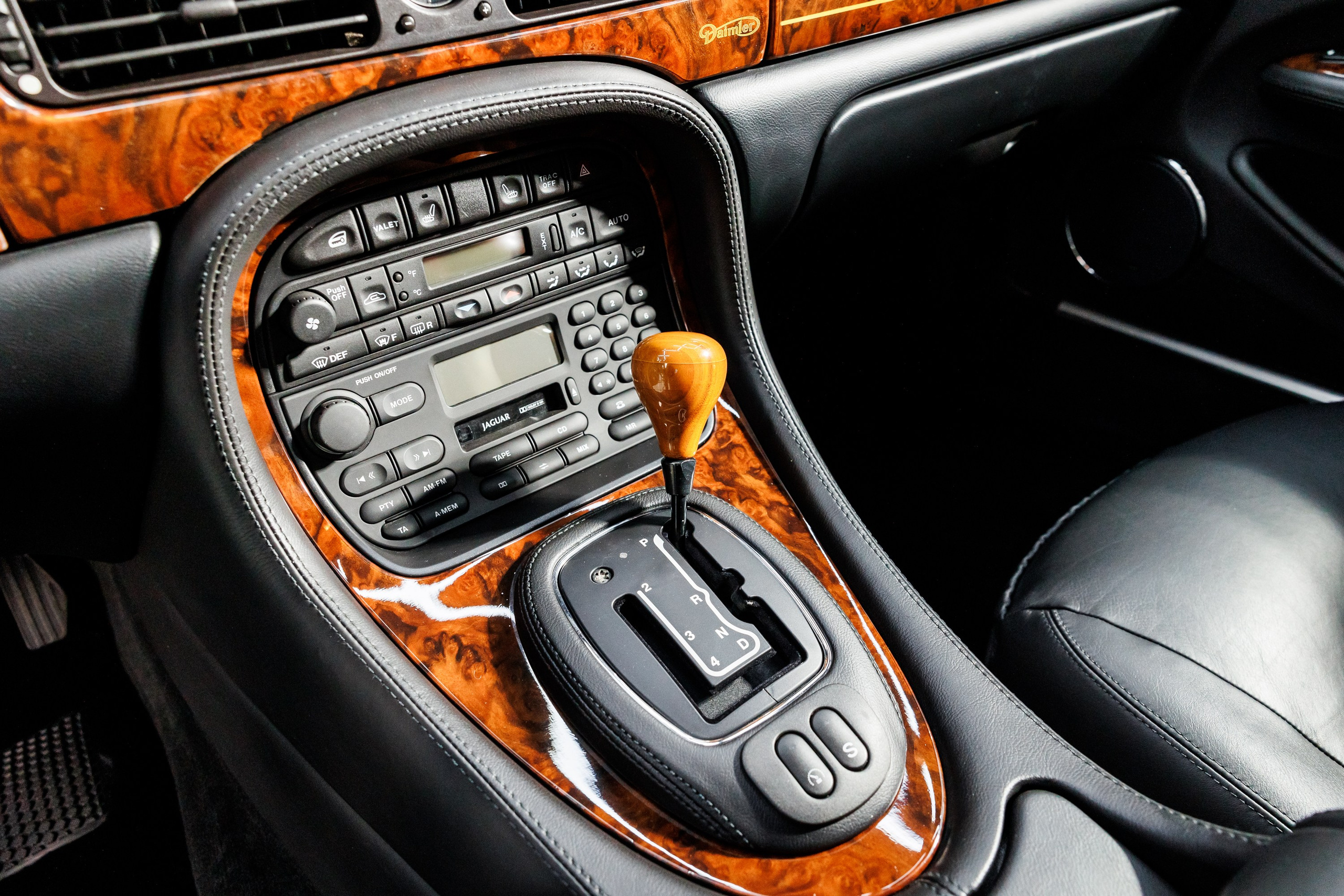 Автомобильная фотосъёмка Daimler Xj8. Фотограф Сергей Лукьянов @xapeton_photo Москва