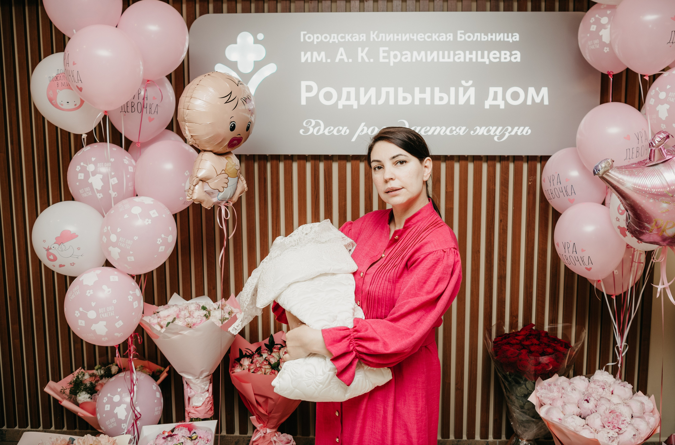 Выписка Адель. Ерамишанцева. Фотограф на выписку из роддома в Москве и МО