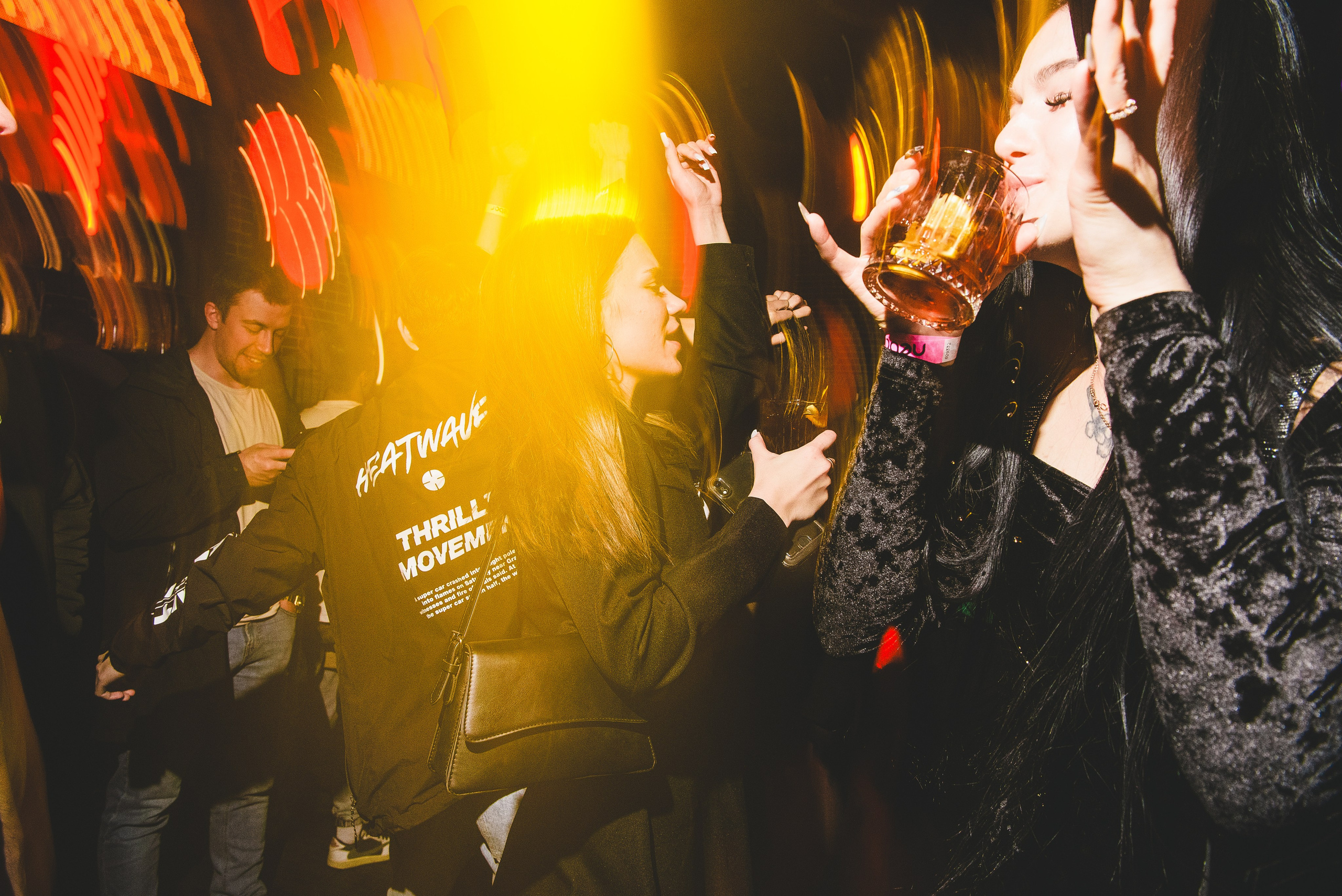 Фотоотчёты о вечеринках для НеБар Волгоград. Или стиль «пьяный фотограф». Фотограф в Волгограде и Волжском Александр Горбань