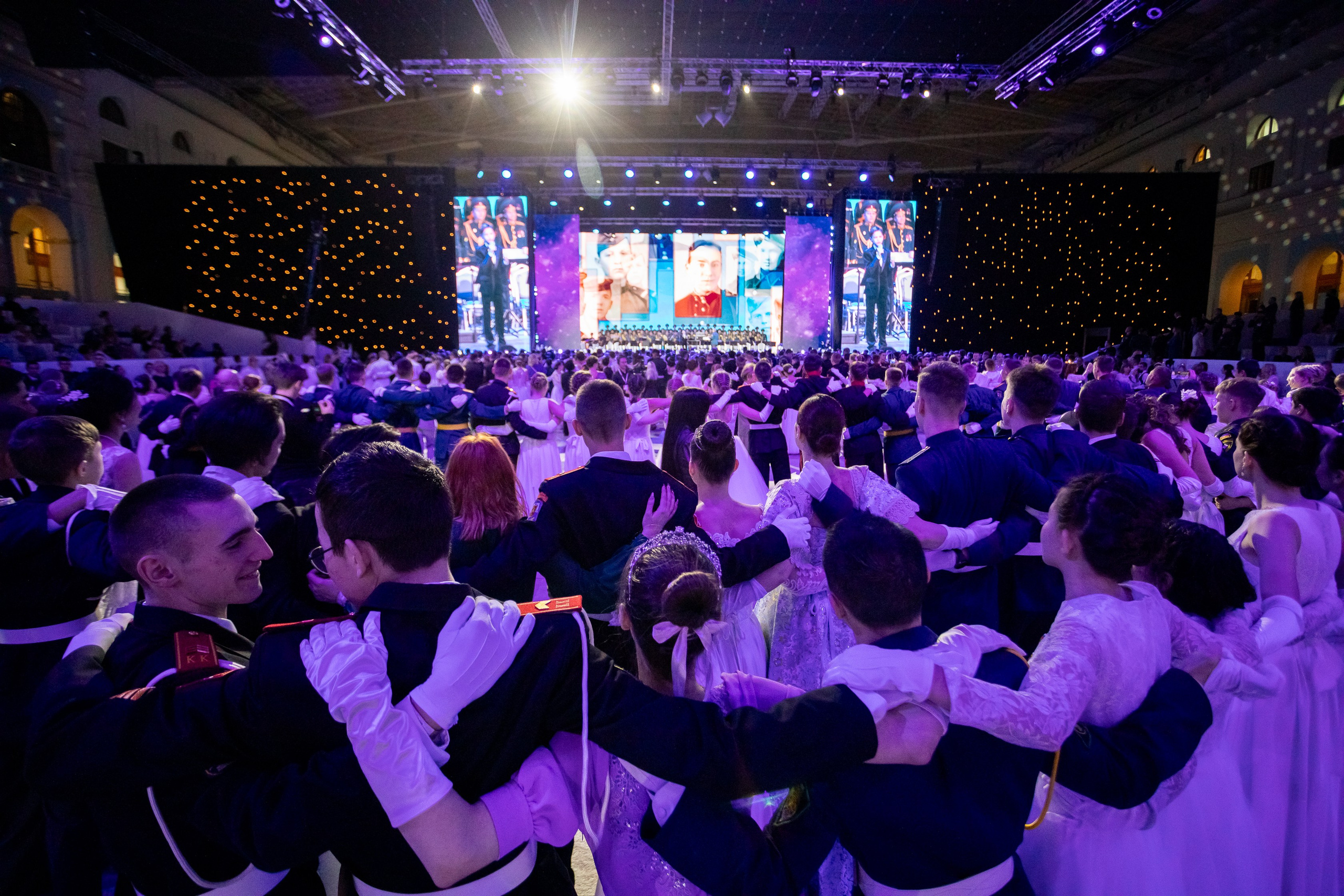 Кадетский бал. VICTOR SAPOZHNIKOV