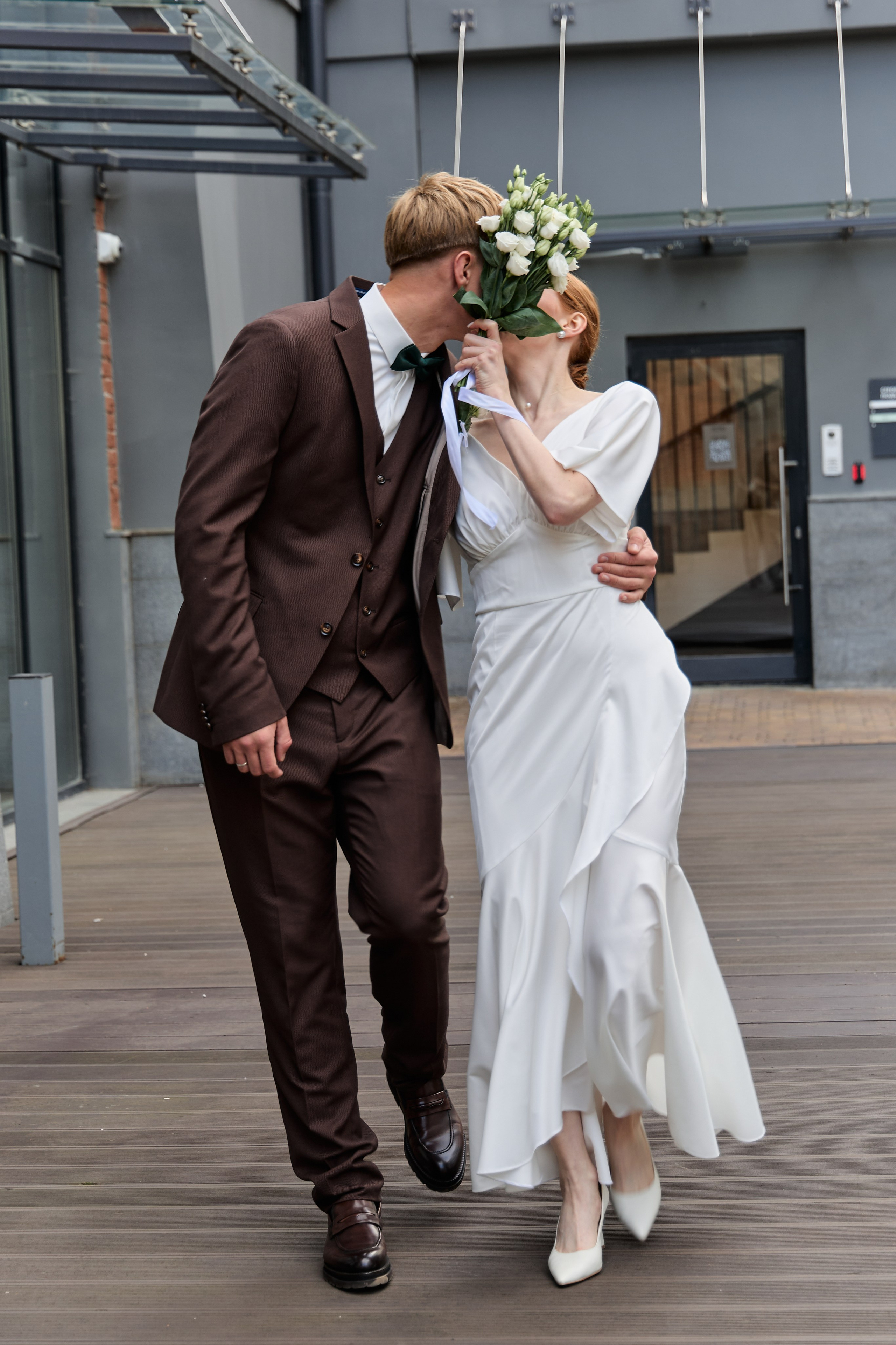 Савеловский ЗАГС и прогулка в БЦ «Фактория». Свадебный фотограф Кирилл Шустров