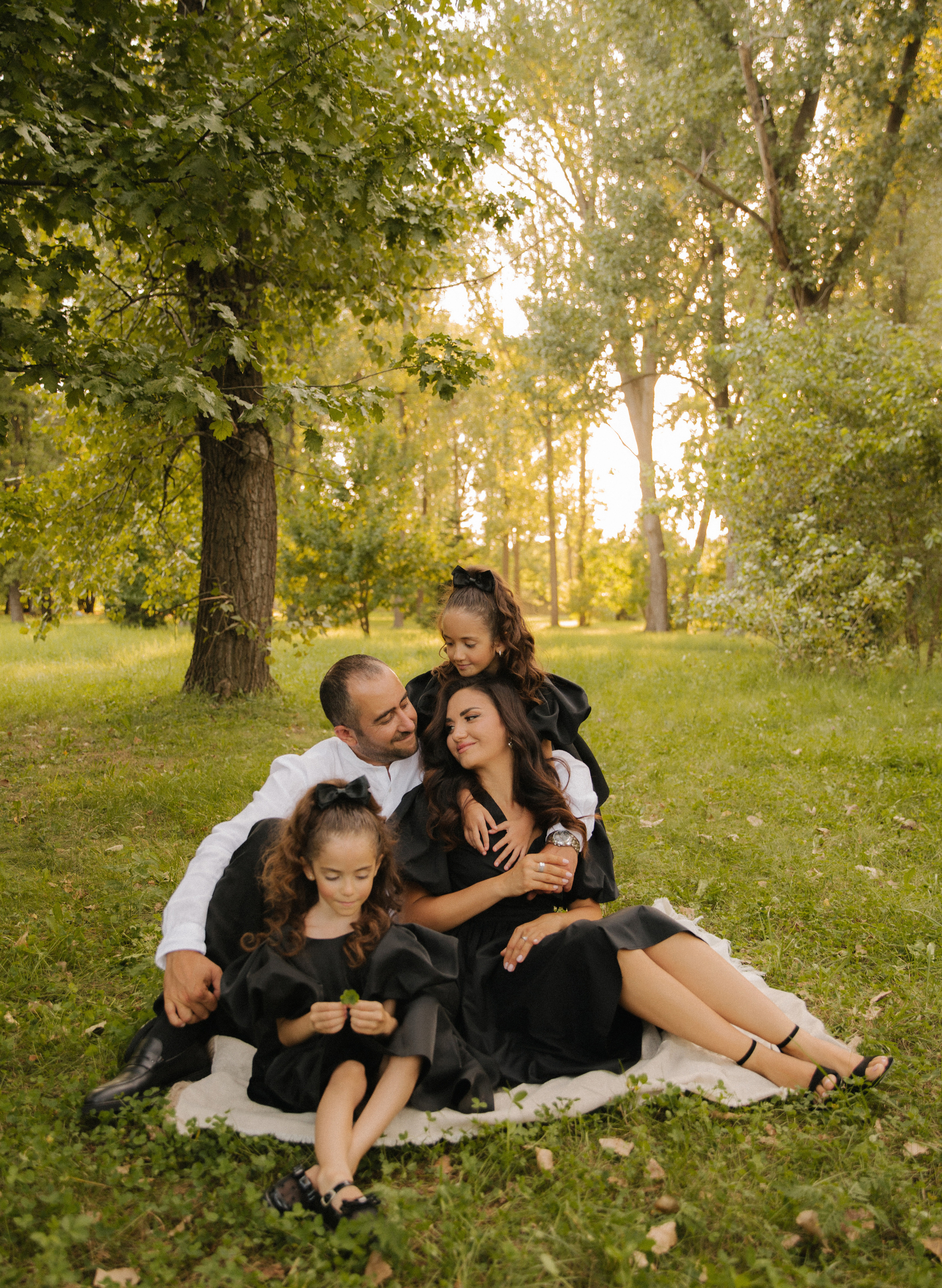 Семейная съёмка на закате в ботаническом саду. Фотограф в Краснодаре и Краснодарском крае