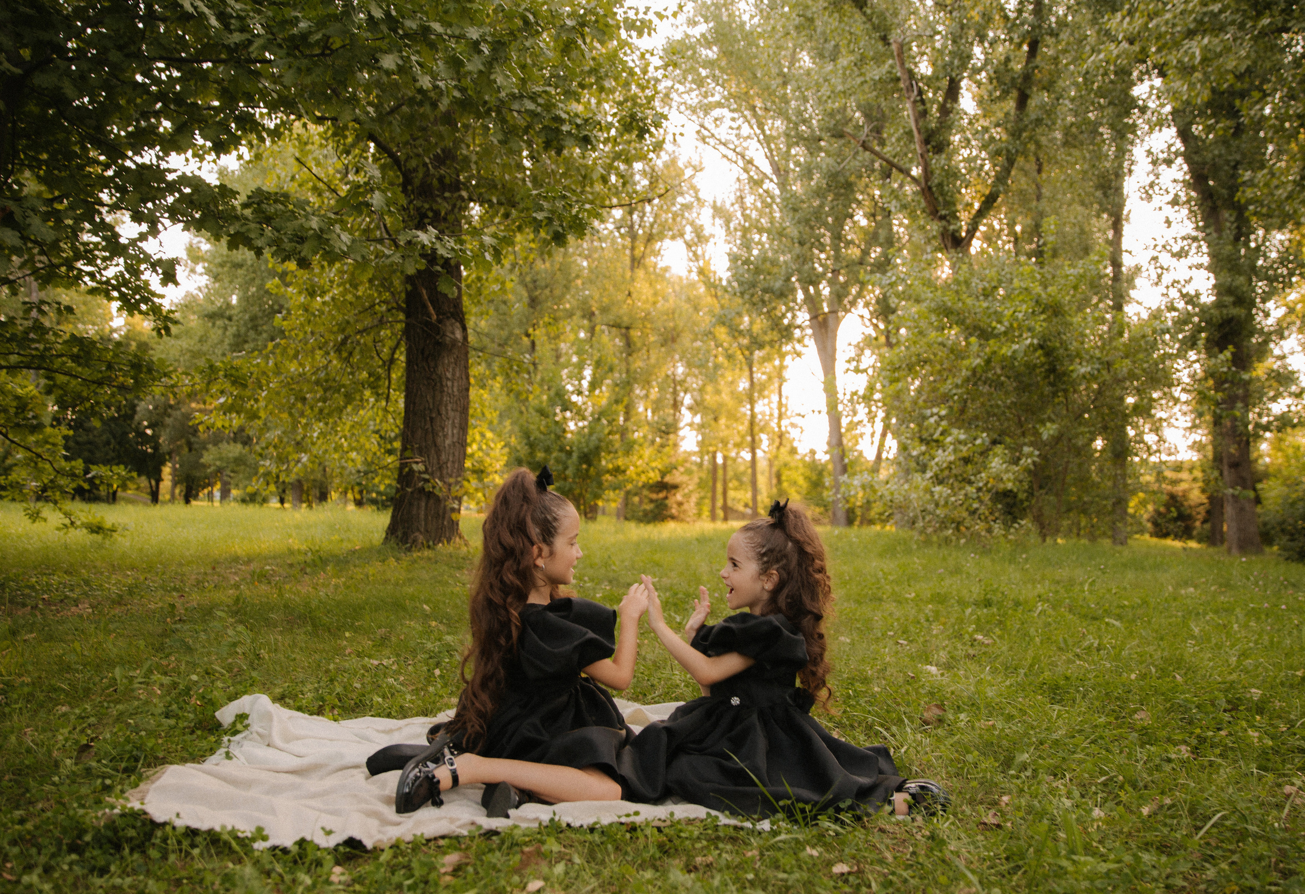 Семейная съёмка на закате в ботаническом саду. Фотограф в Краснодаре и Краснодарском крае