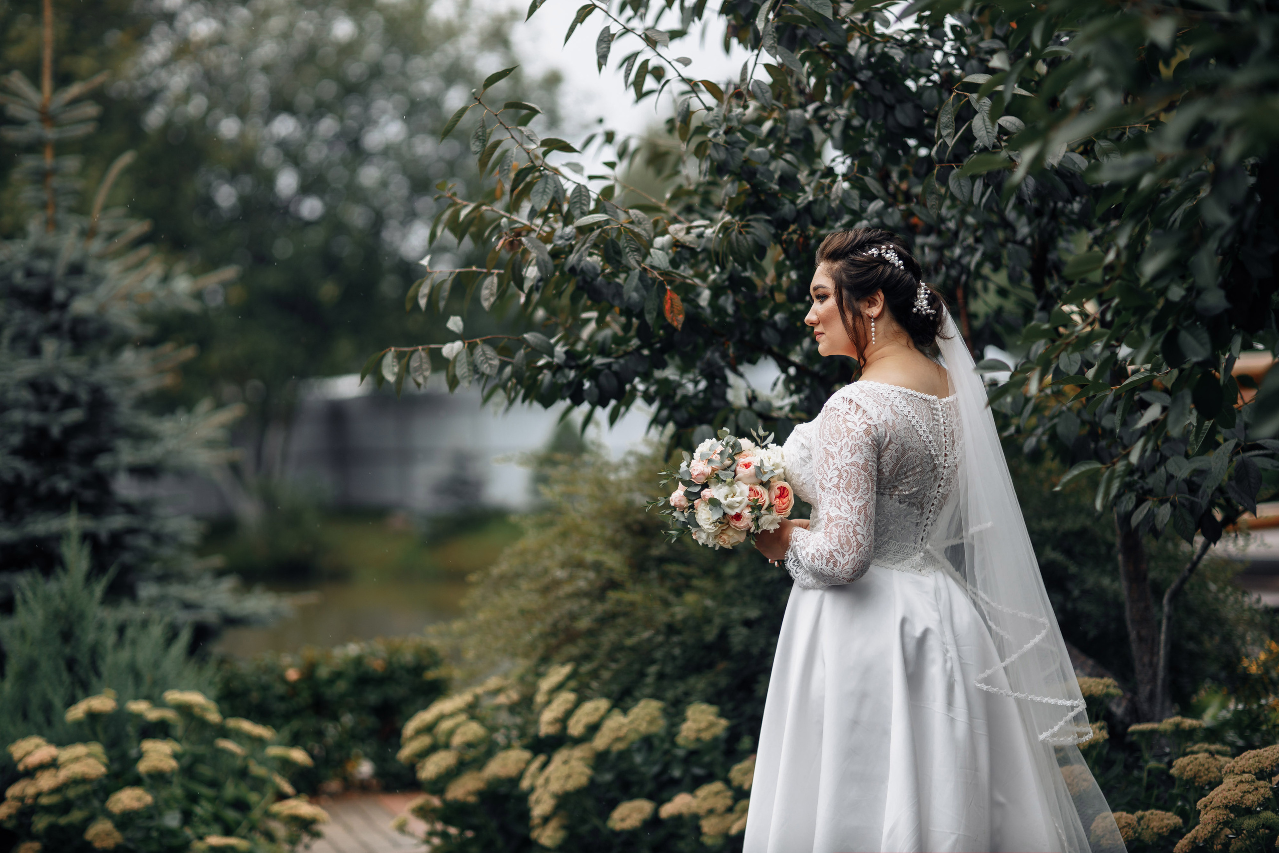 Свадебная прогулка в деревне Рай. Фотограф Вашкевич Денис. Свадебный фотограф Вашкевич Денис