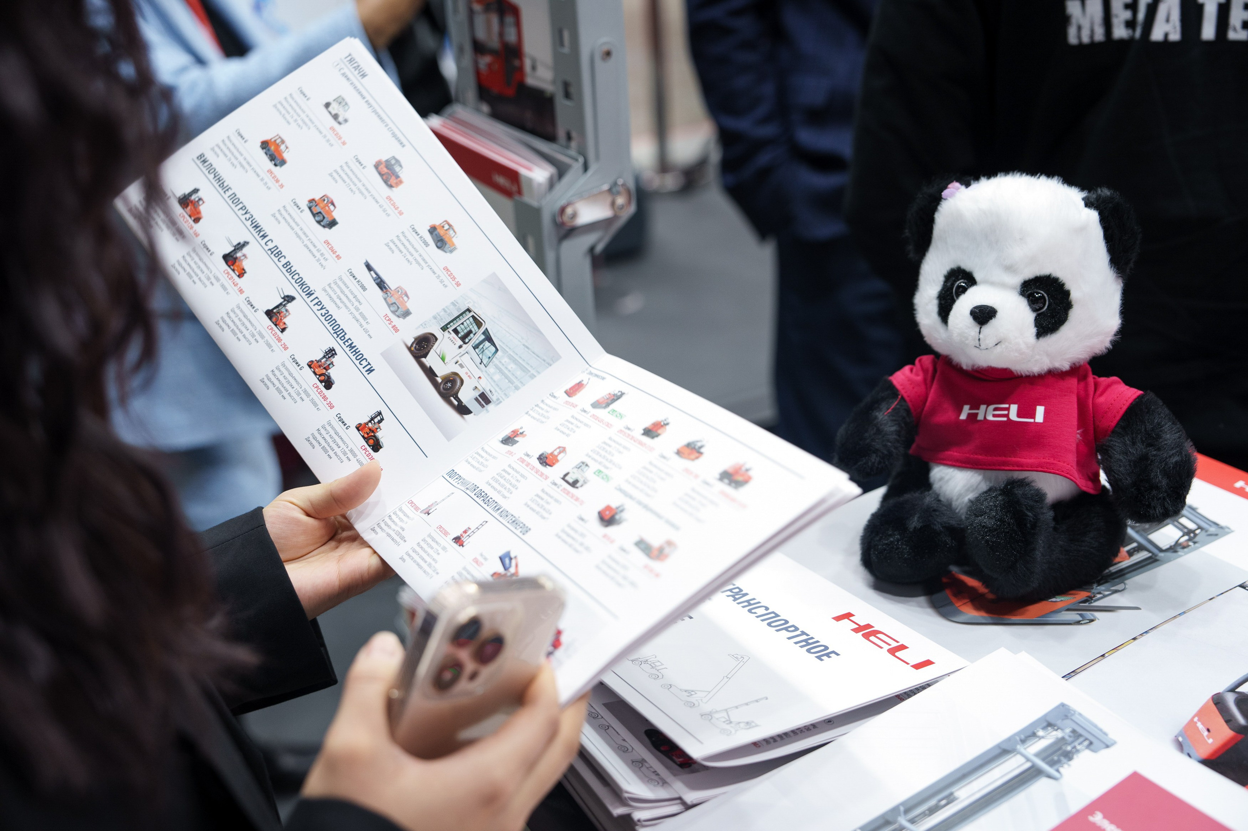 HELI. Стенд в Крокус Экспо. Фотограф Саша Блюз