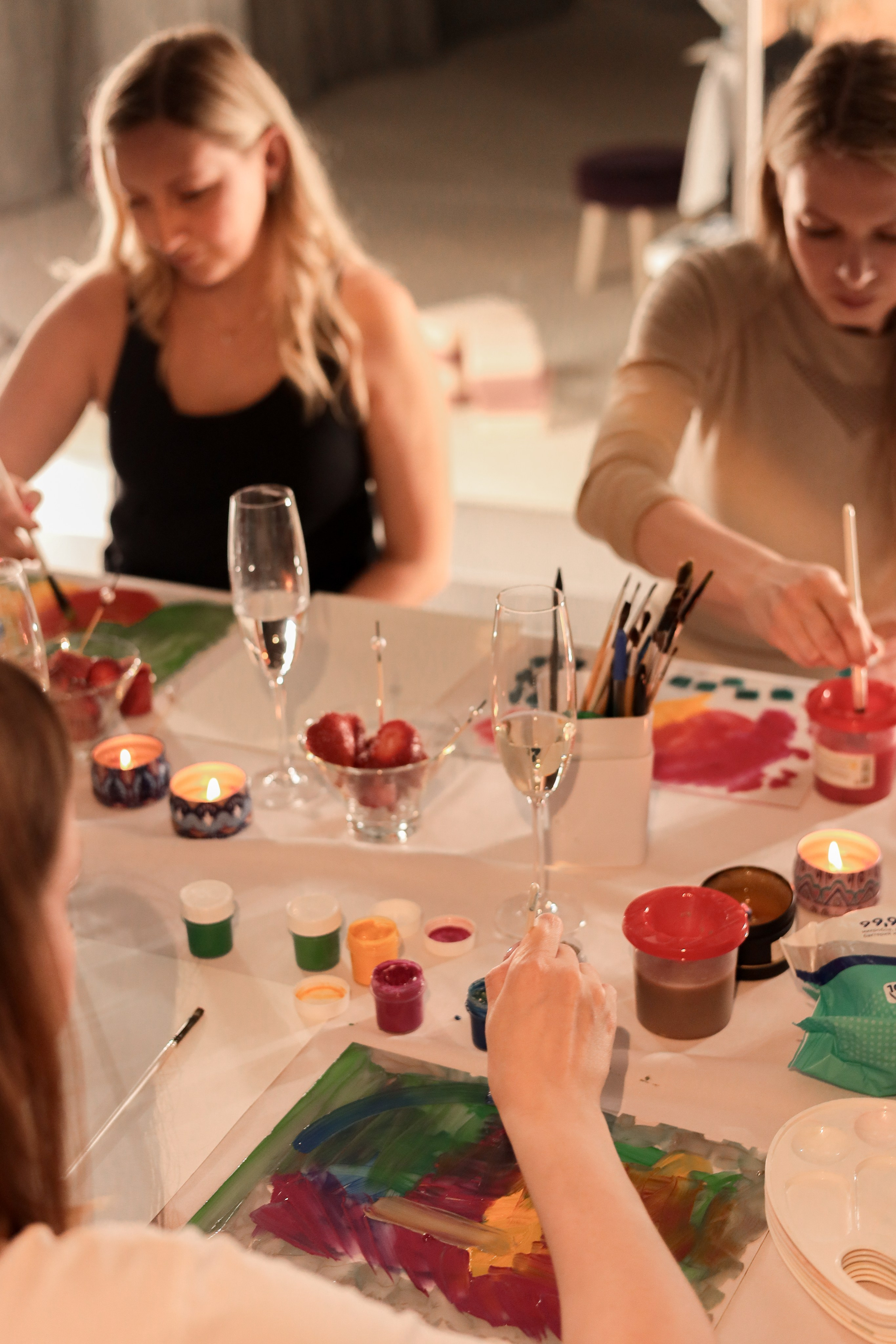 Арт-терапия + аэройога. Фотограф Надршина Лилия