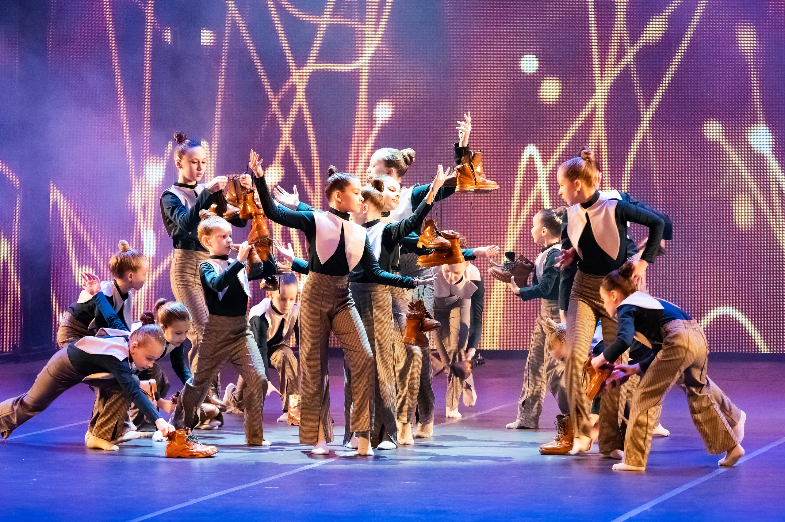 Концерт «Пространные танцы». Репортажный, семейный и детский фотограф в Пензе и Заречном Арина Ермилова. Картины барельеф на заказ