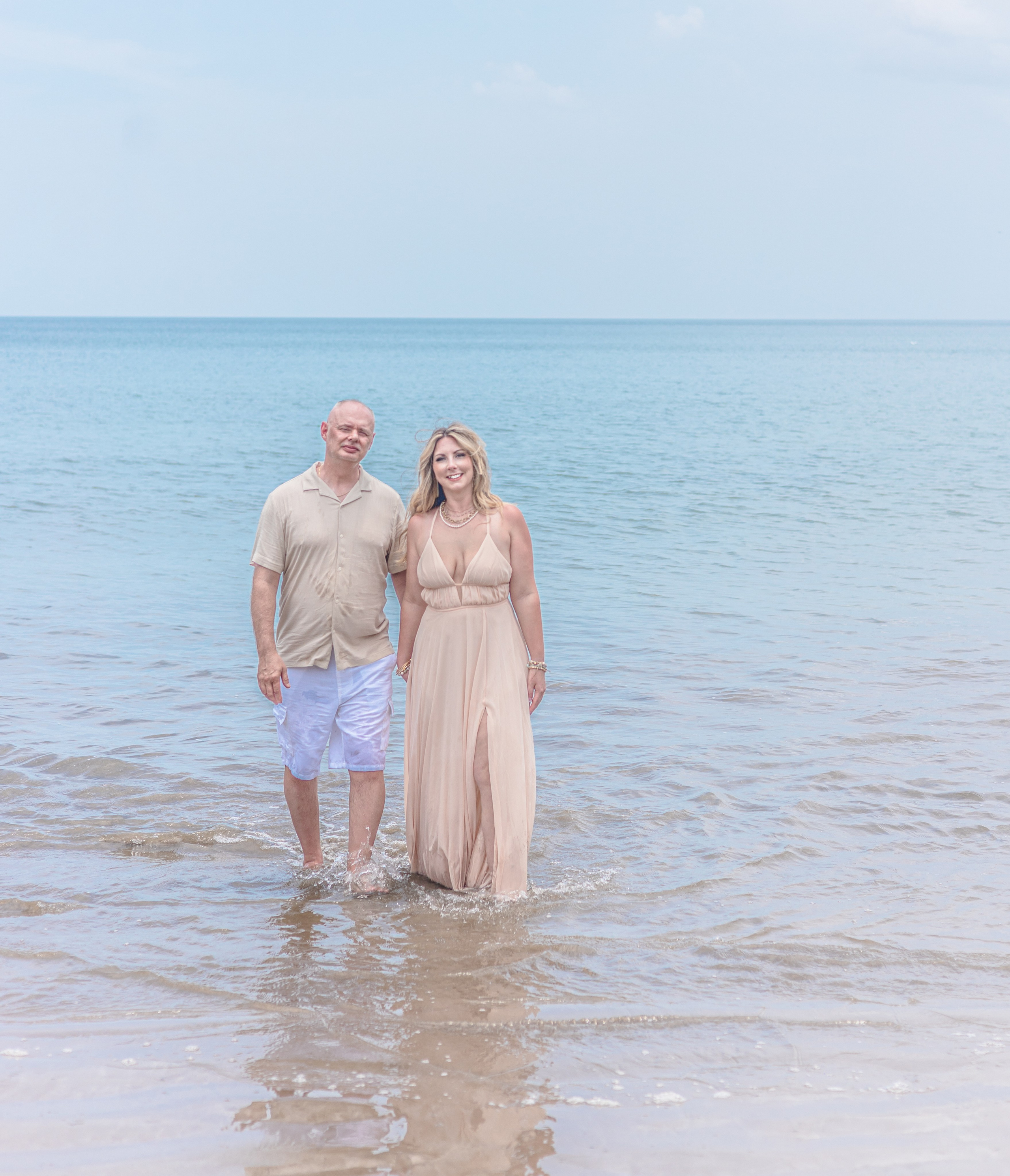 Ocean lovely moments. Family, portrait, content photo in Costa Rica Evgeniya Besprozvannykh