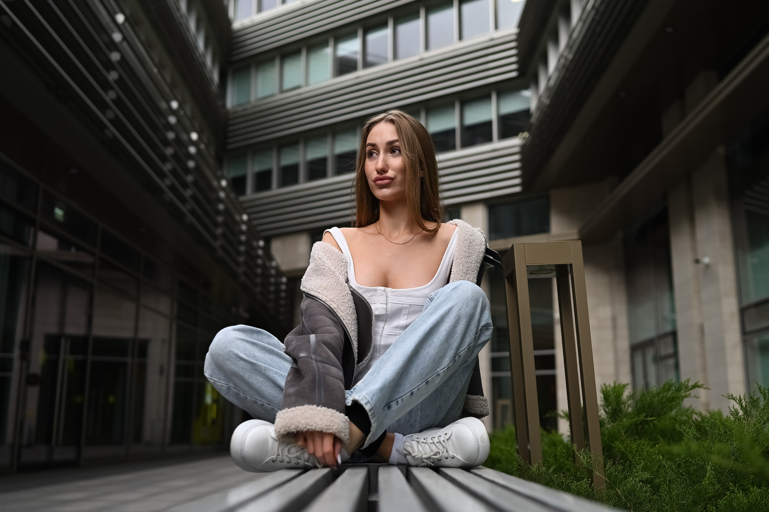 Стильная фотосессия в антураже современной архитектуры Казани