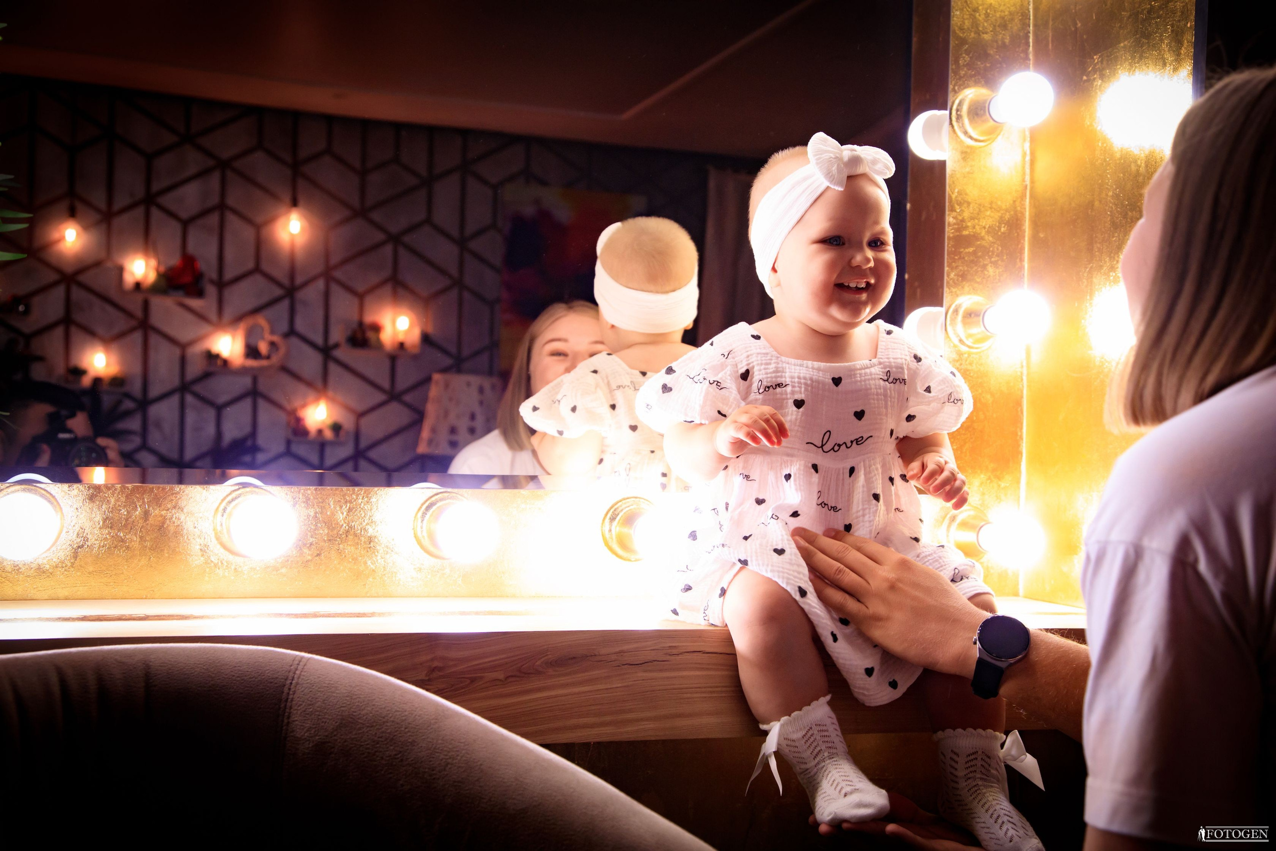 Семейная фотосессия: мама, папа и малыш | Портфолио Fotogen. Интерьерная фотостудия FOTOGEN г. Краснодар