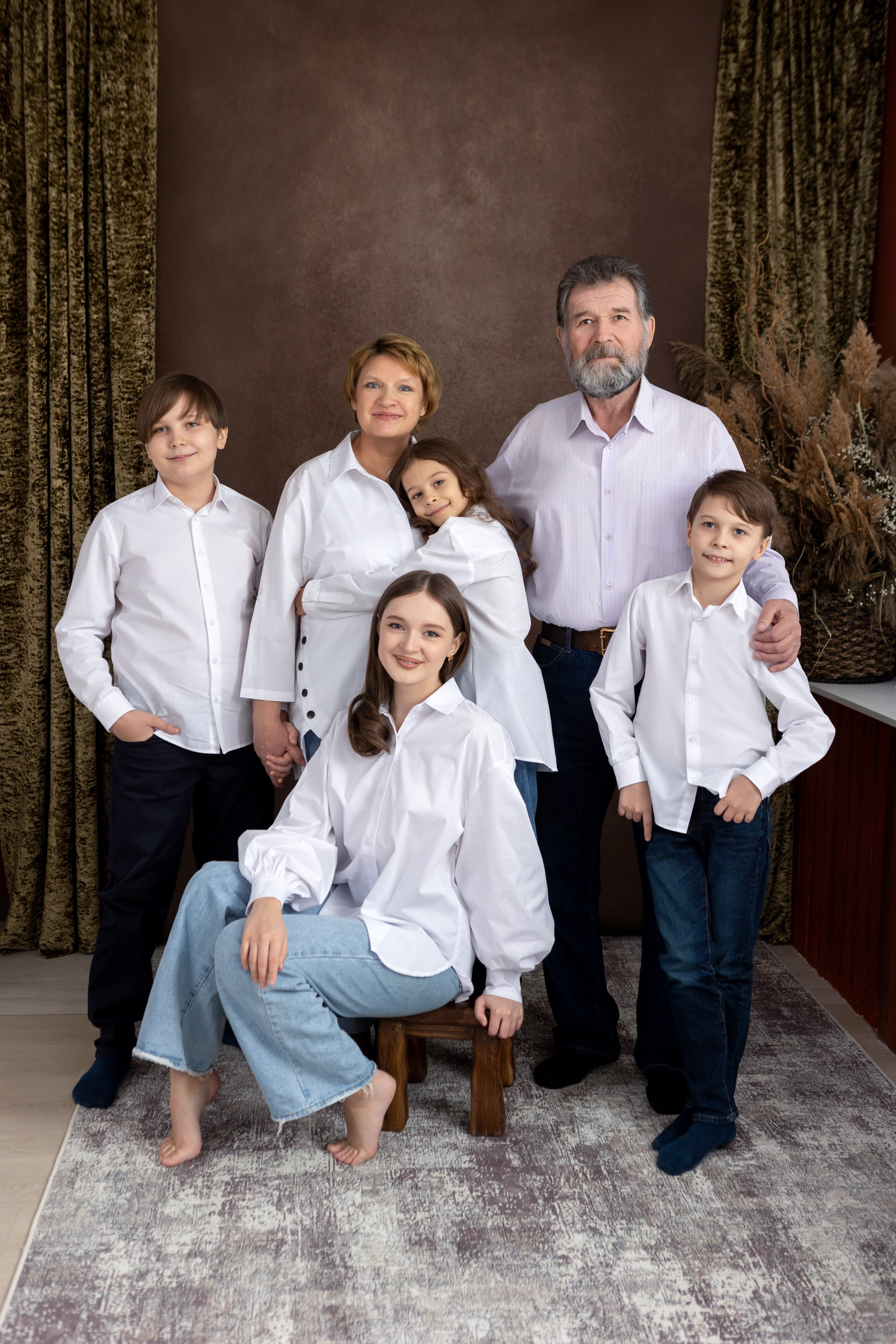 Семейная фотосессия в студии. Фотограф в Оренбурге. Профессиональный фотограф