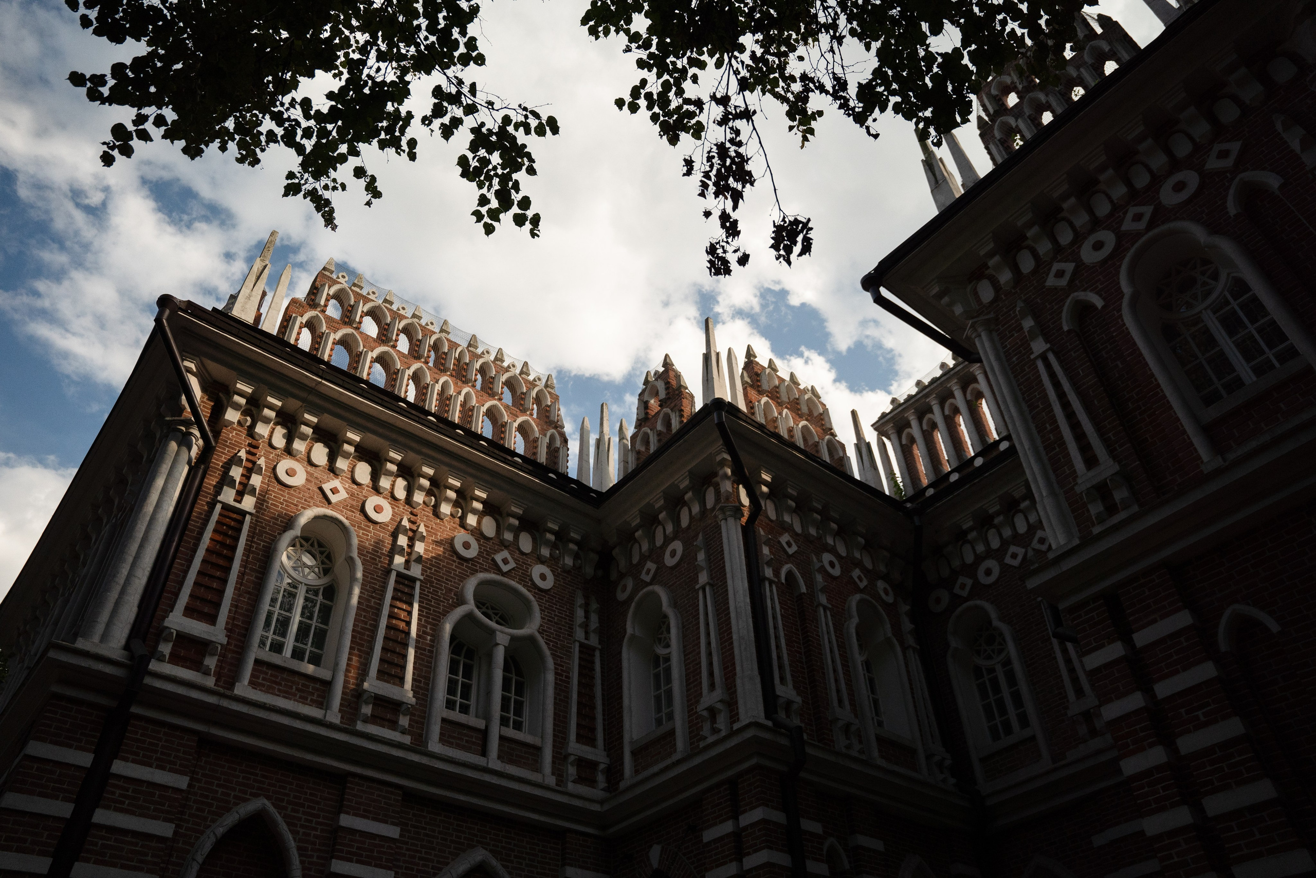 Родом из Англии. Главная