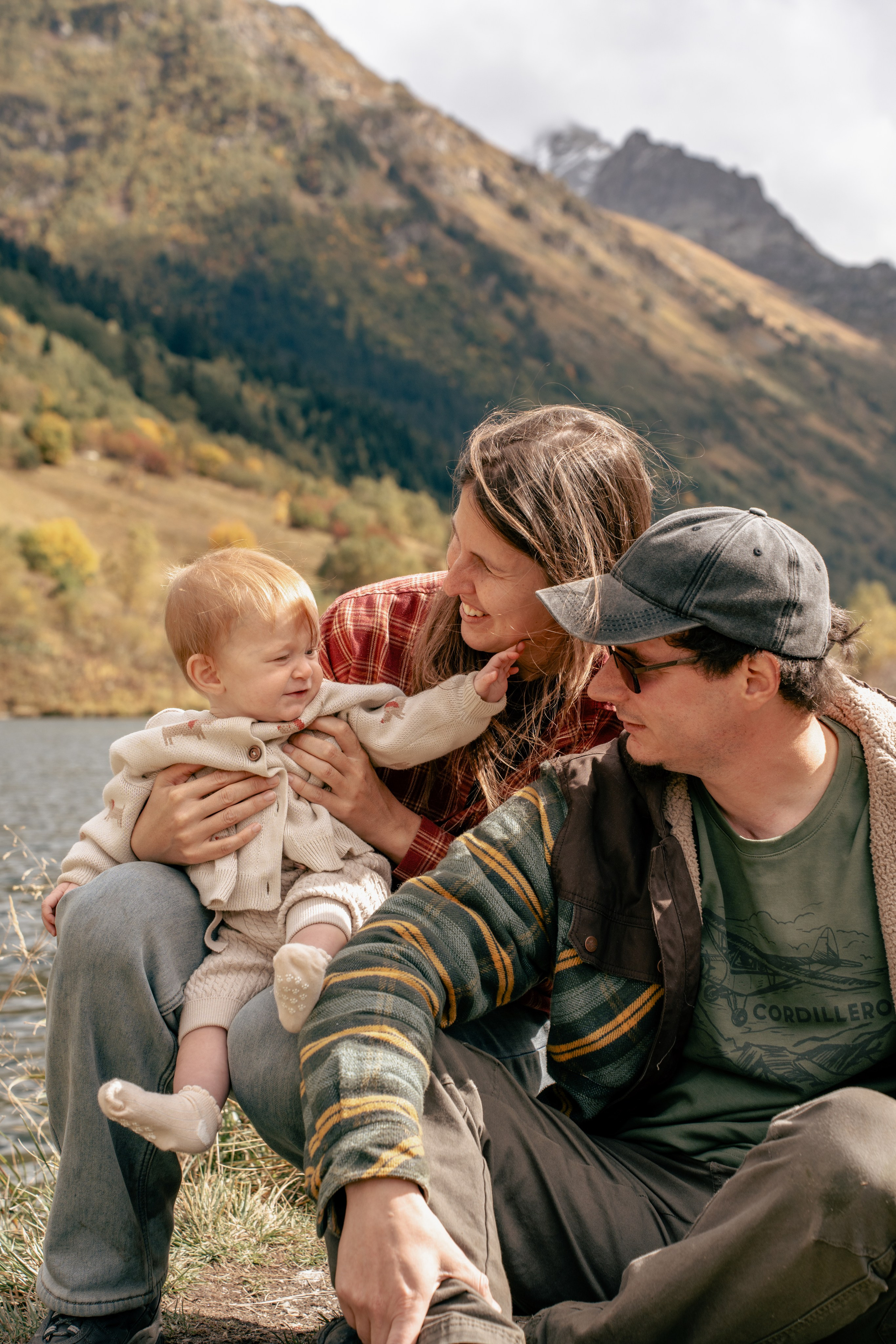 Семейная фотосессия в Домбае. Фотограф КМВ|ГОРЫ Пятигорск Железноводск Ессентуки Кисловодск Домбай Архыз Эльбрус