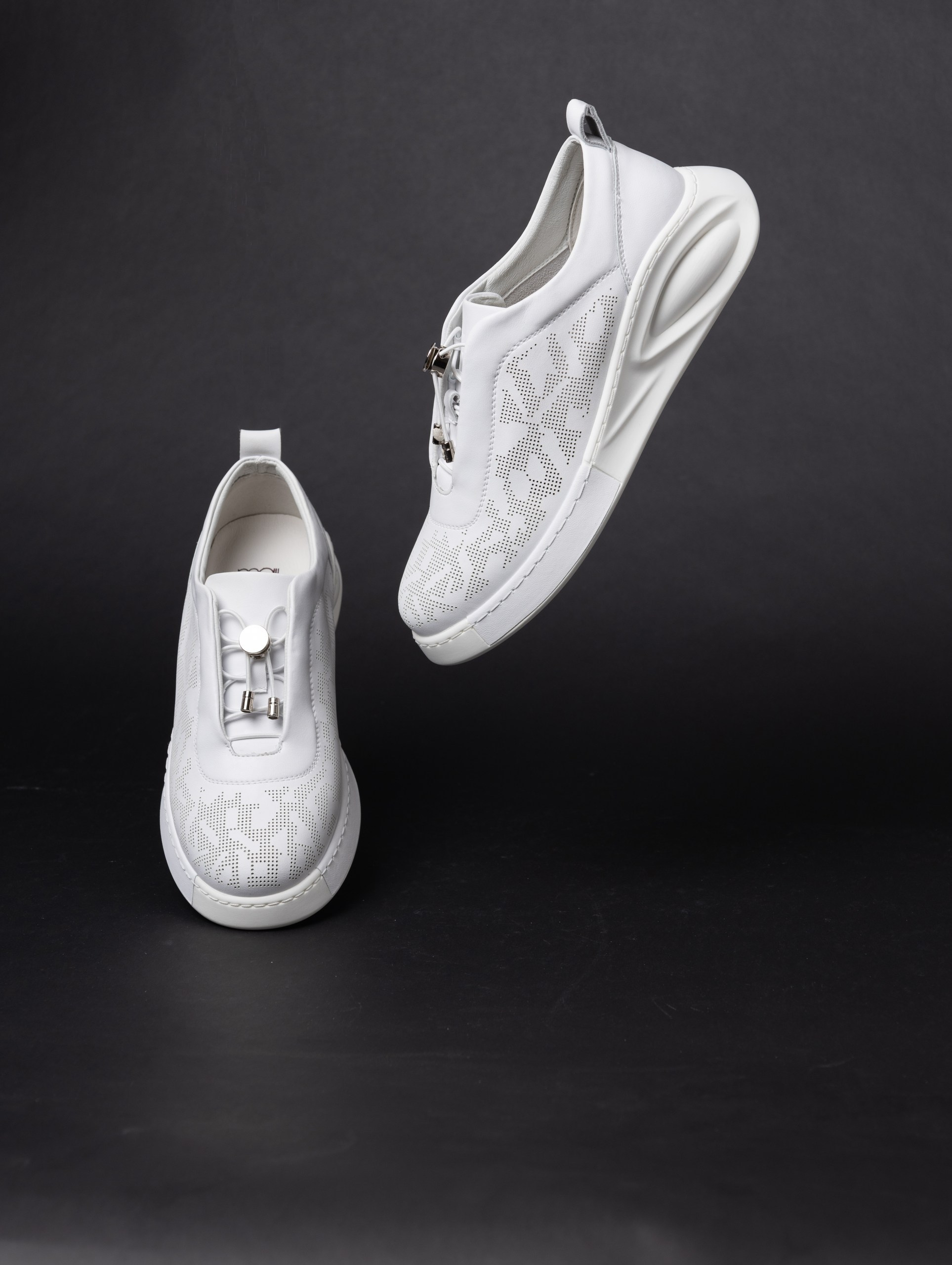 Предметная съемка и продакшн видео обуви для каталога, сайта, маркетплейсов. Студия коммерческой съемки ХВОЯ