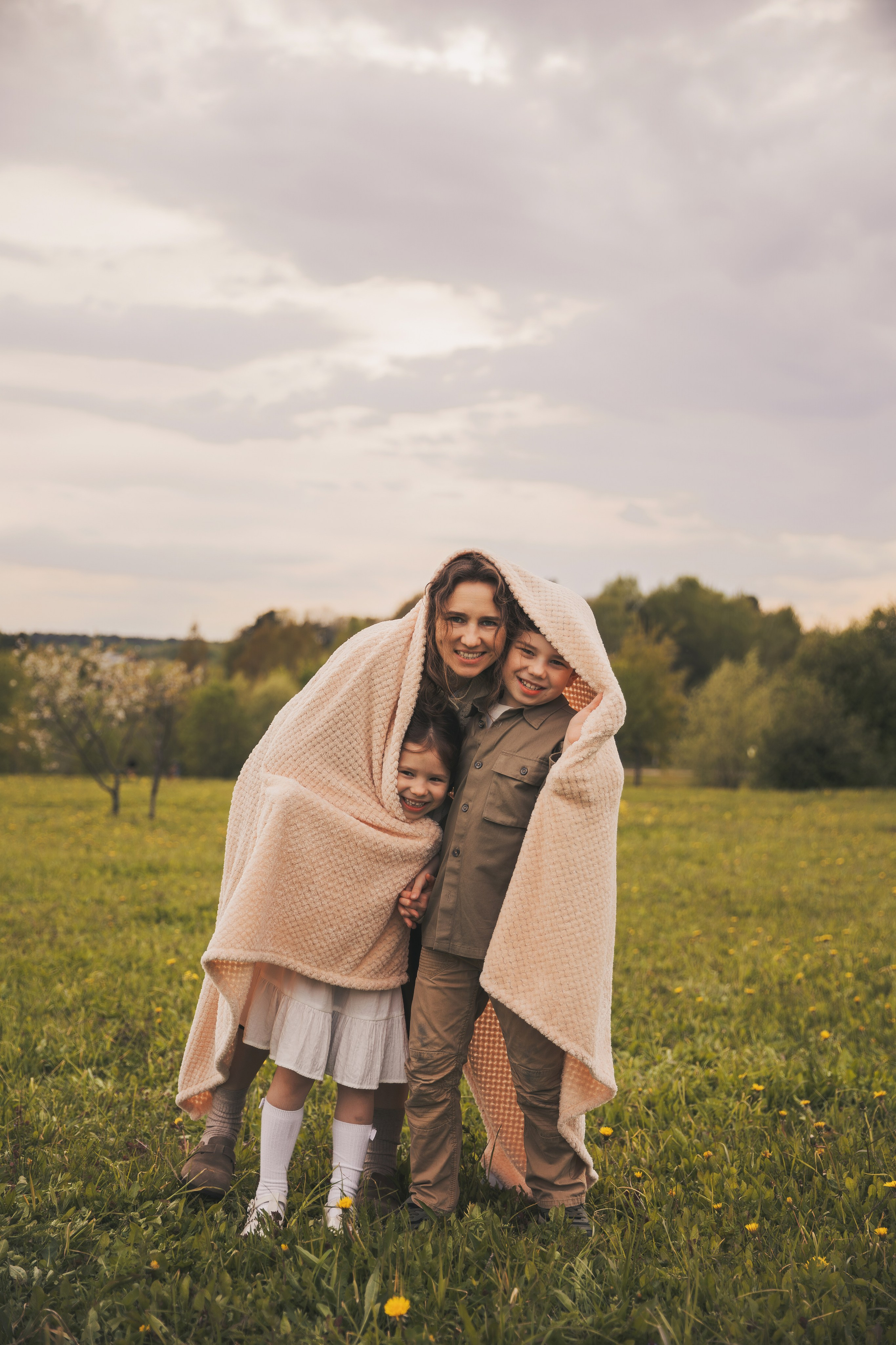 Фотосессия мамы с детьми в парке. Семейный и женский фотограф в Москве Надежда Воробьева