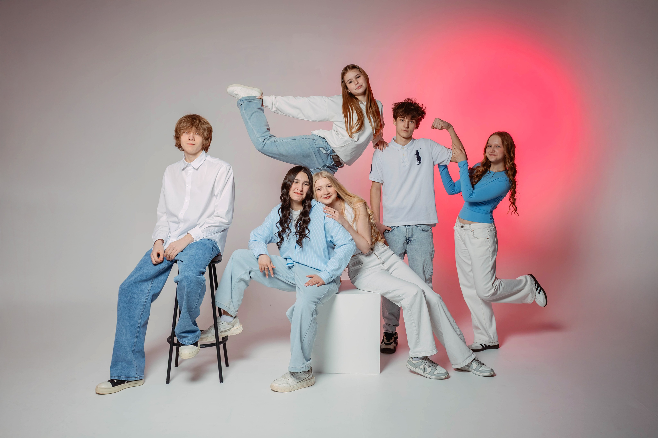 Позирование группы. Выпускные альбомы для детского сада и школы