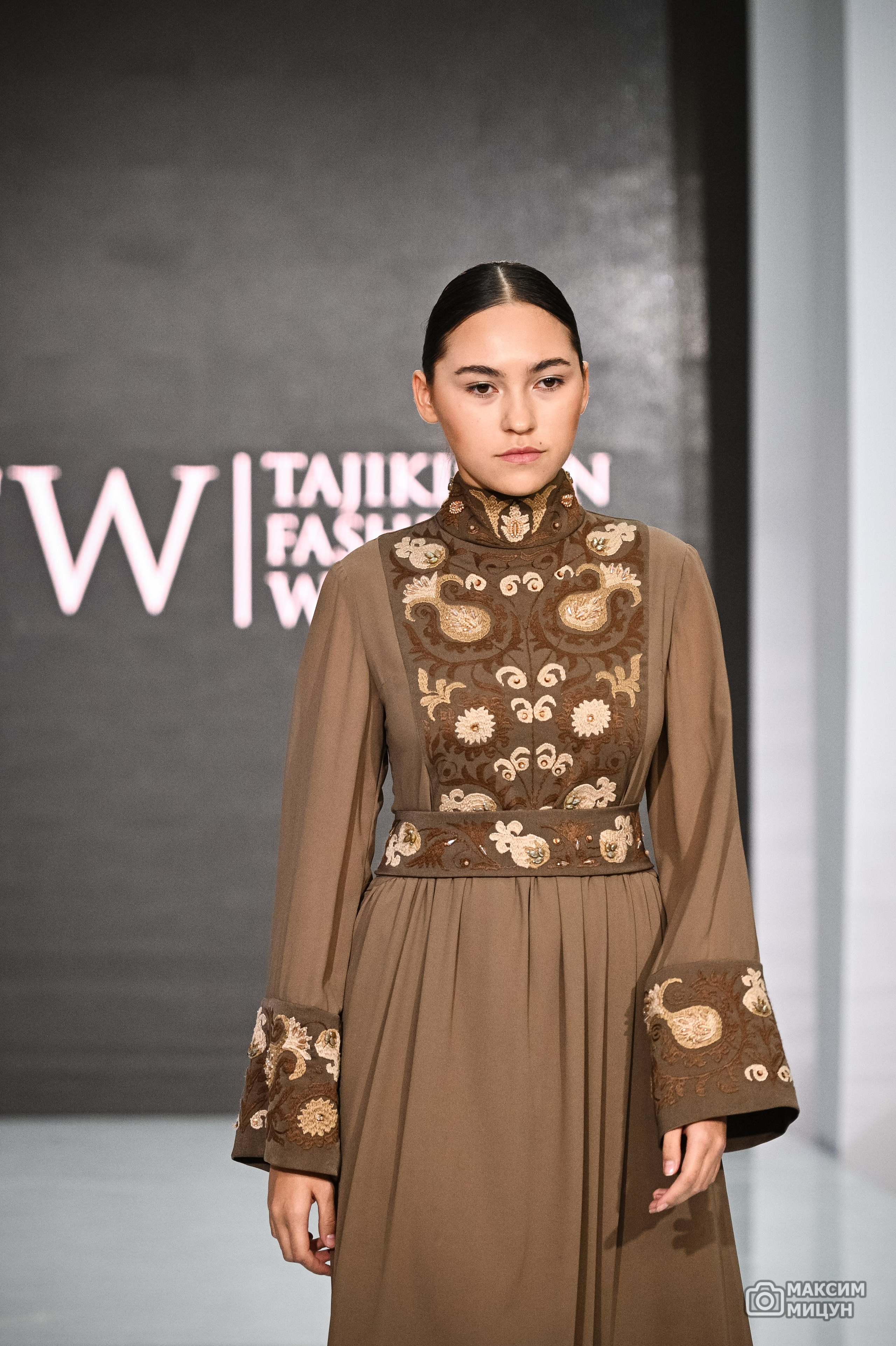 Модные показы. Фотограф Максим Мицун. Портрет, свадьба, репортаж, каталог