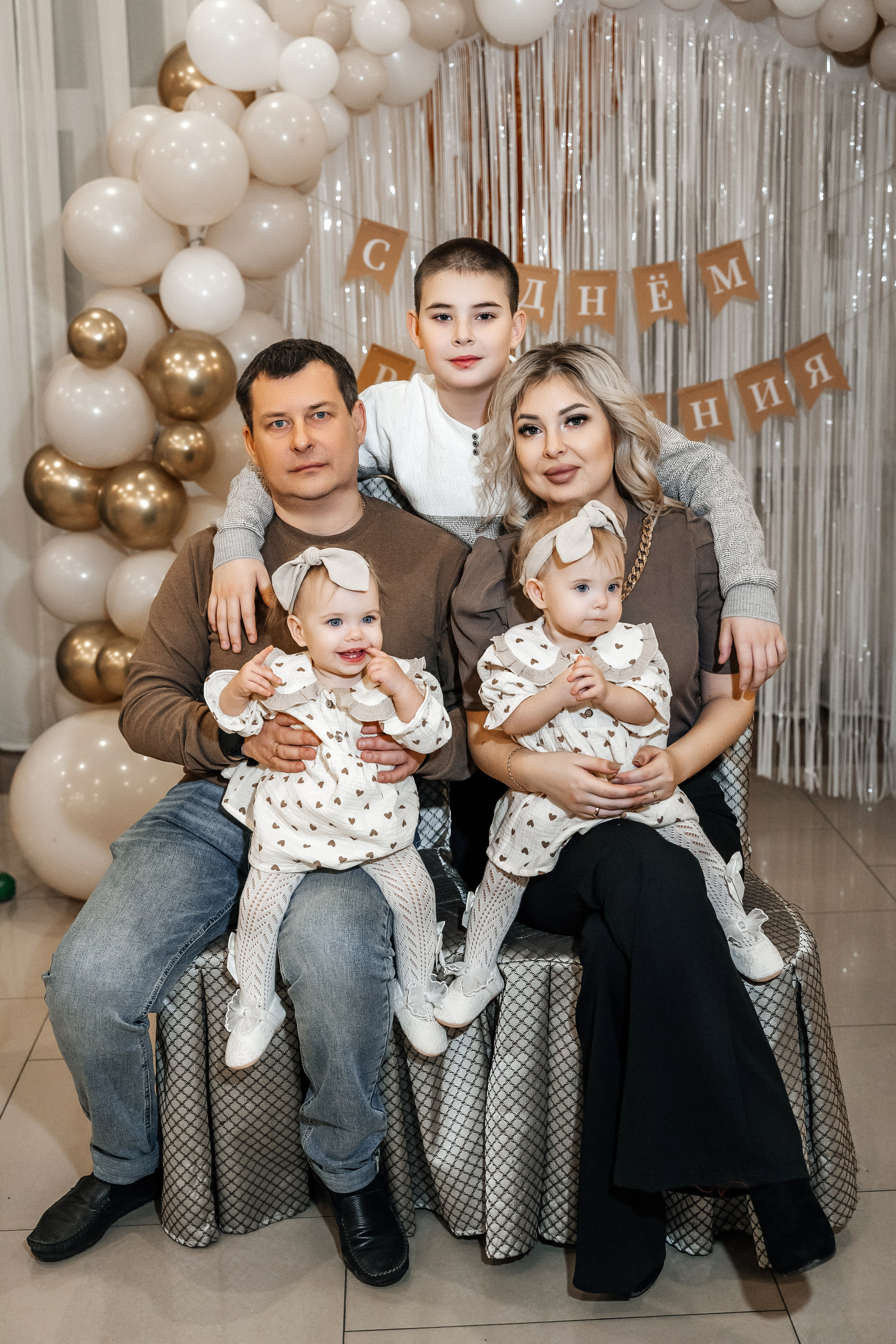 Александра и Виктория 1 годик. Семейный фотограф в Белгороде Амелина Алина