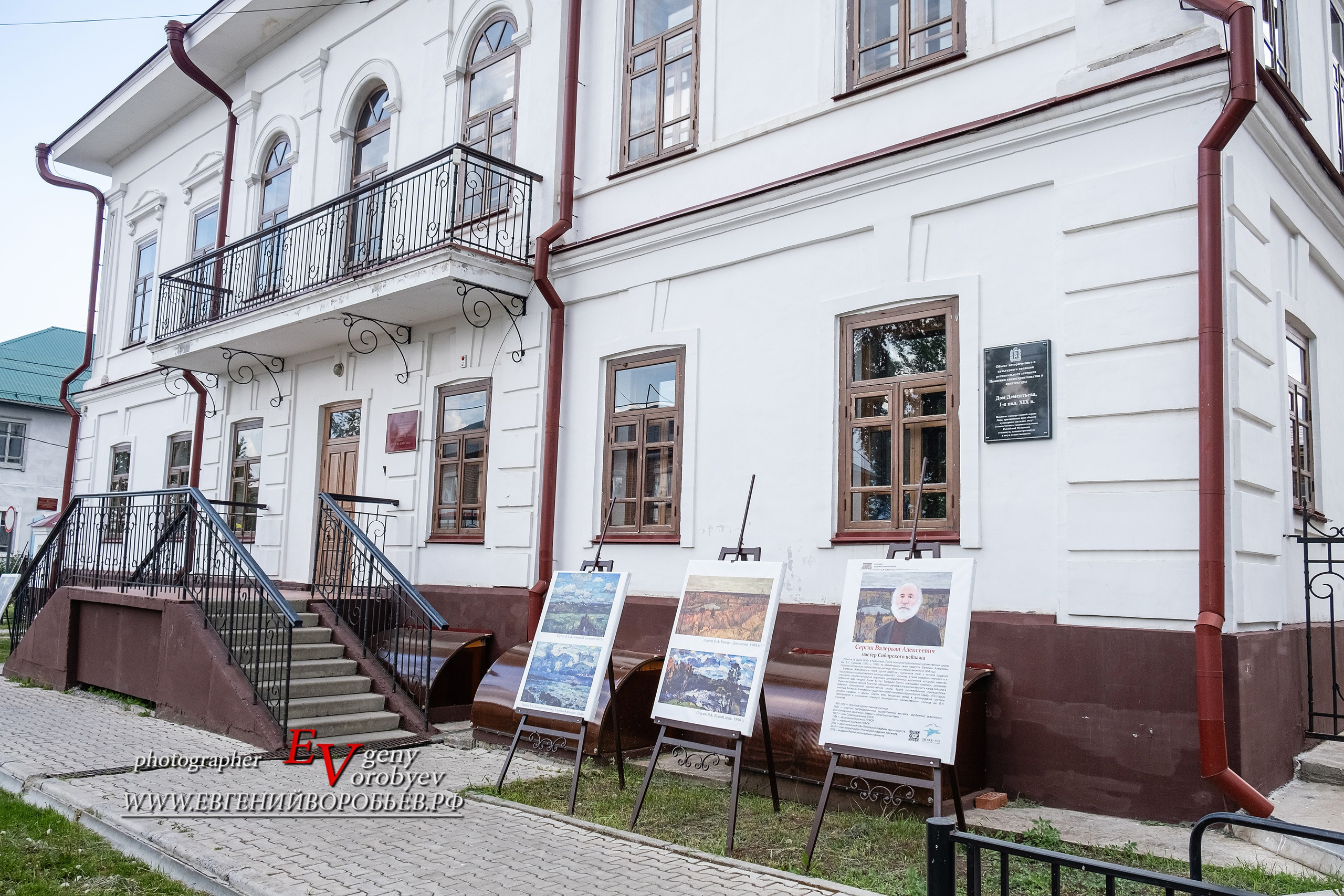 экскурсии Енисейск Красноярск аренда микроавтобуса трансфер индивидуальный тур фото набережная дегустация сибирской кухни интересные места что посмотреть куда сходить что посетить достопримечательности в Енисейске  храм церковь монастырь фототур  цена заказать экскурсию программа маршрут смотровые площадки видовые красивые места путешествие туристический маршрут 