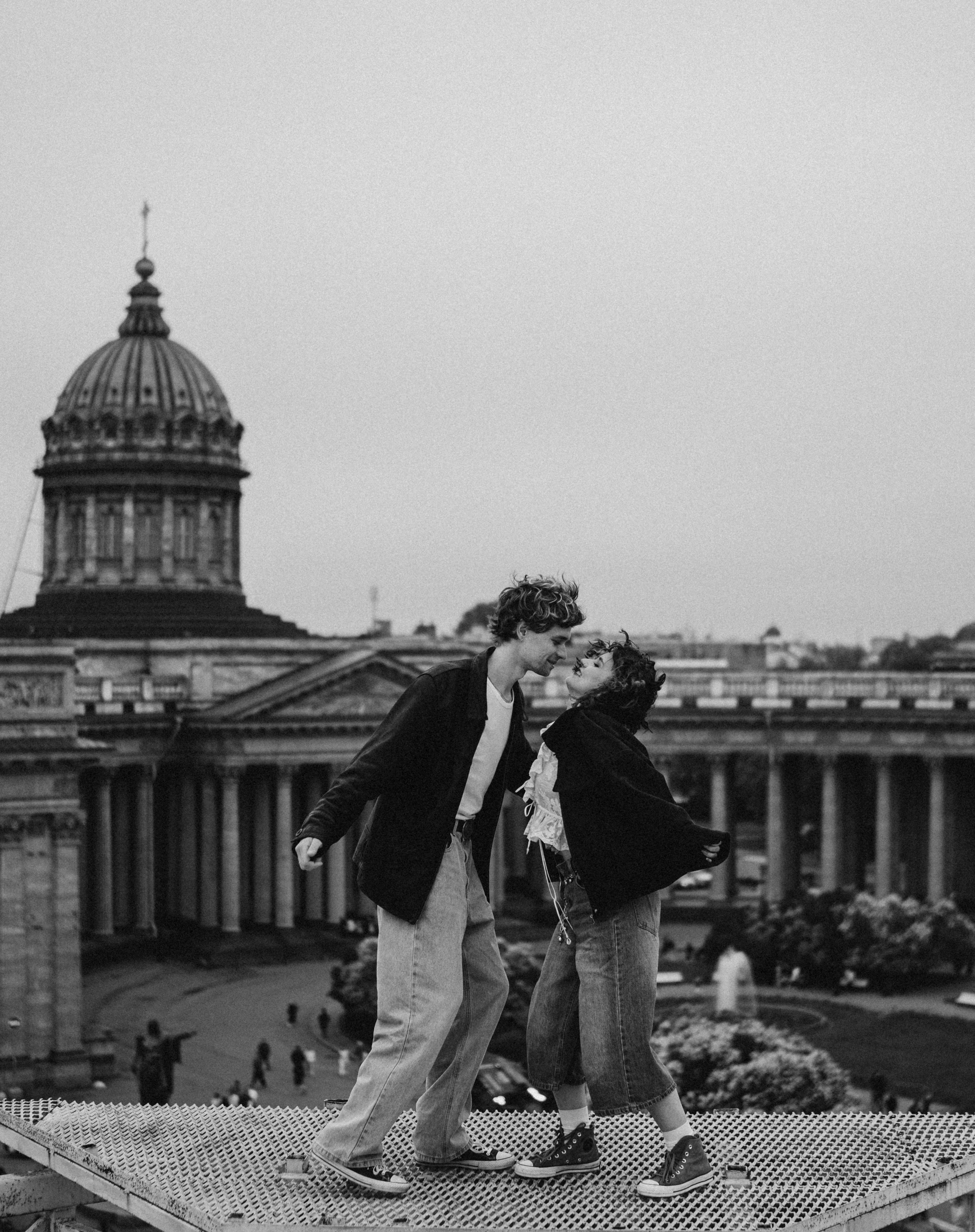 Фотосессия на крыше. парная съемка на крыше. Фотосессия лавстори СПб. Федосова Елизавета - свадебный фотограф СПб. 