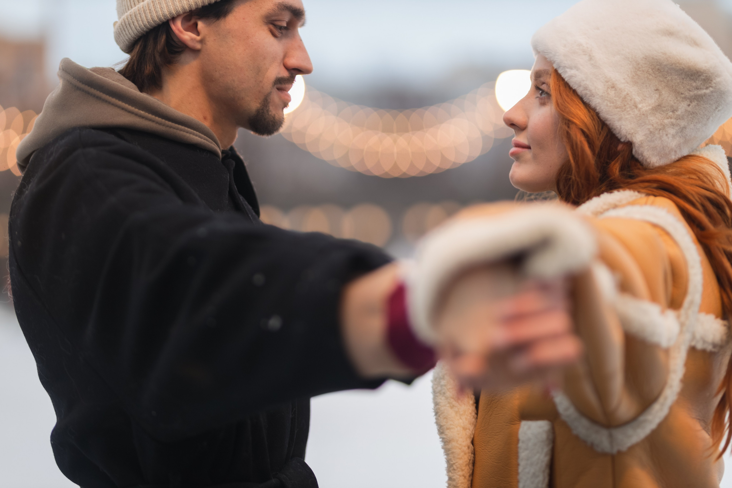 Лавстори Леси и Никиты на катке. Свадебный фотограф Беларусь Ольга Козыренко