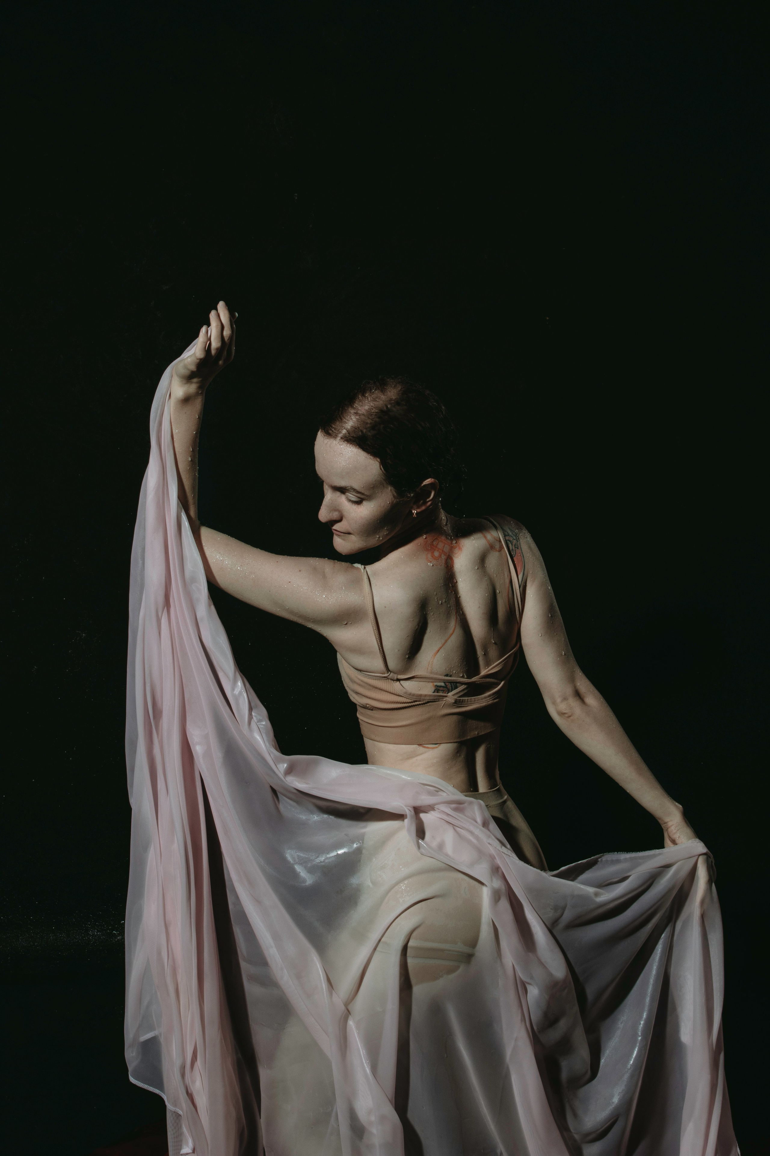 Индивидуальная фотосессия с водой. Фотограф продюсер съемок Йолдыз Плетнева