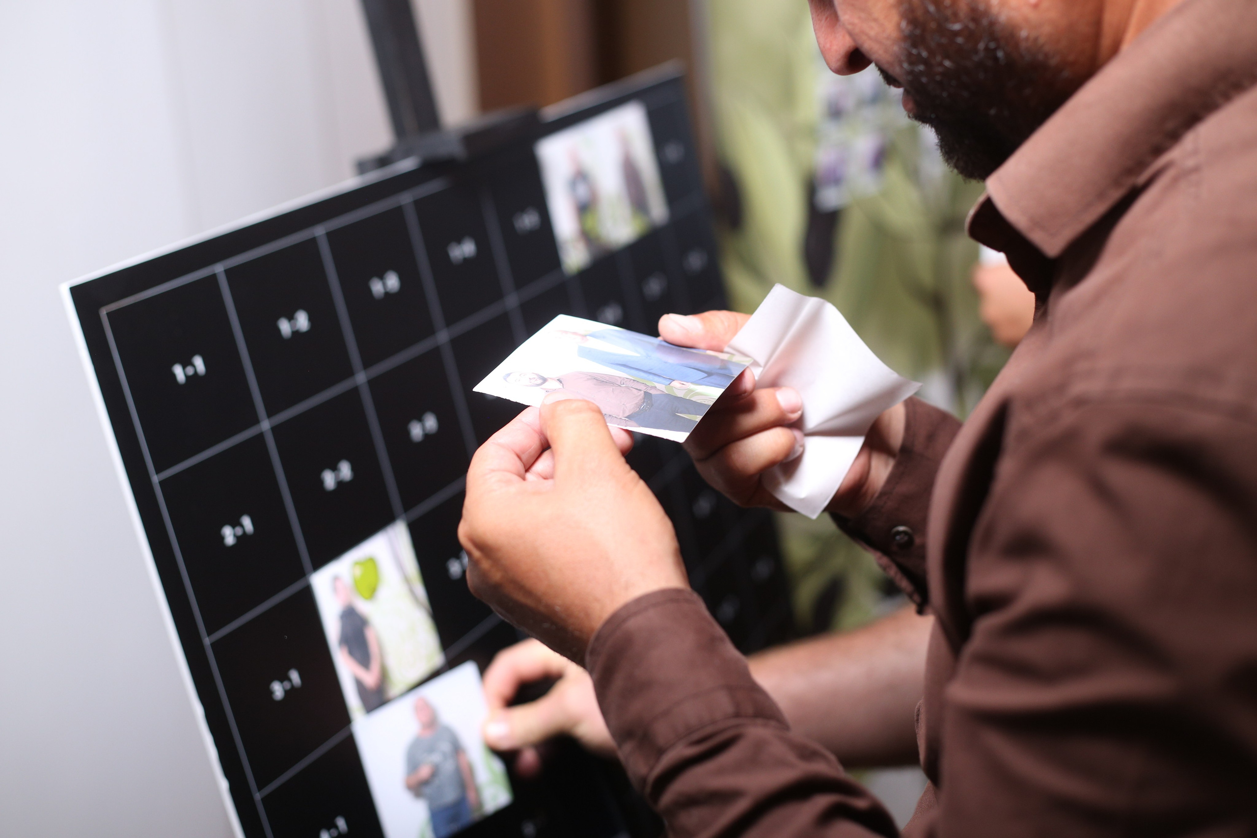 Фотомозаика (фотостена). Инсталаб Краснодар фото и видео интерактивы на ваше мероприятие