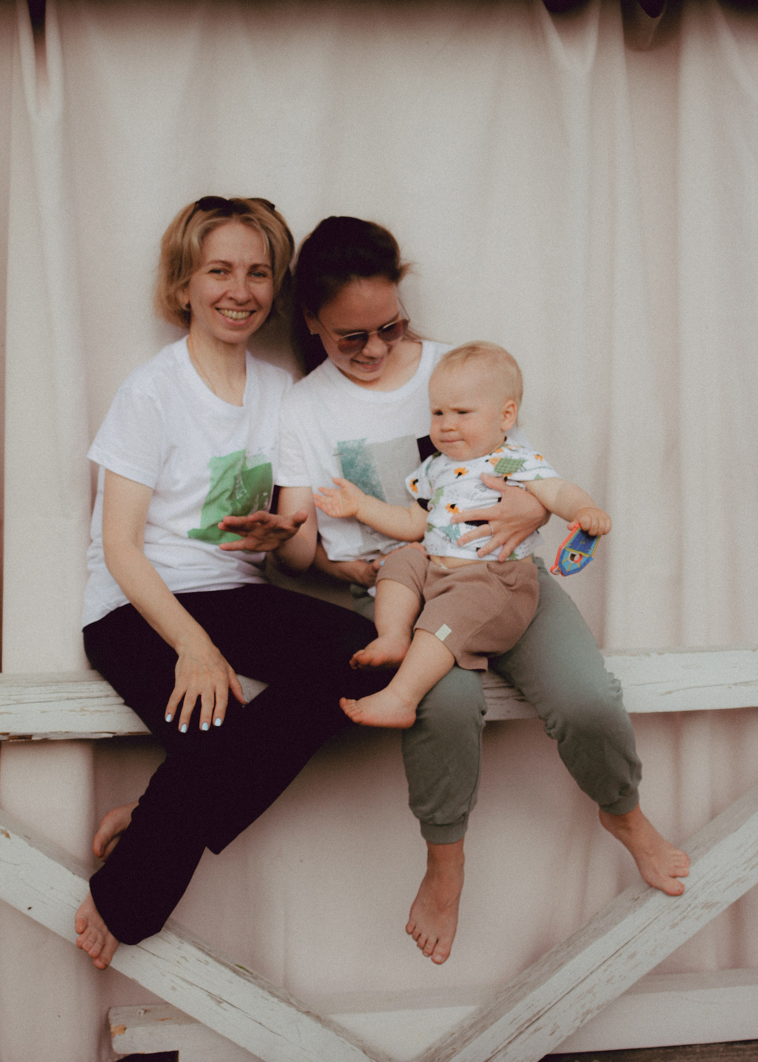 Бабушка Ира, мама Даша и маленький Ваня. Александра Крашевская. Портретный фотограф в Москве и Санкт-Петербурге