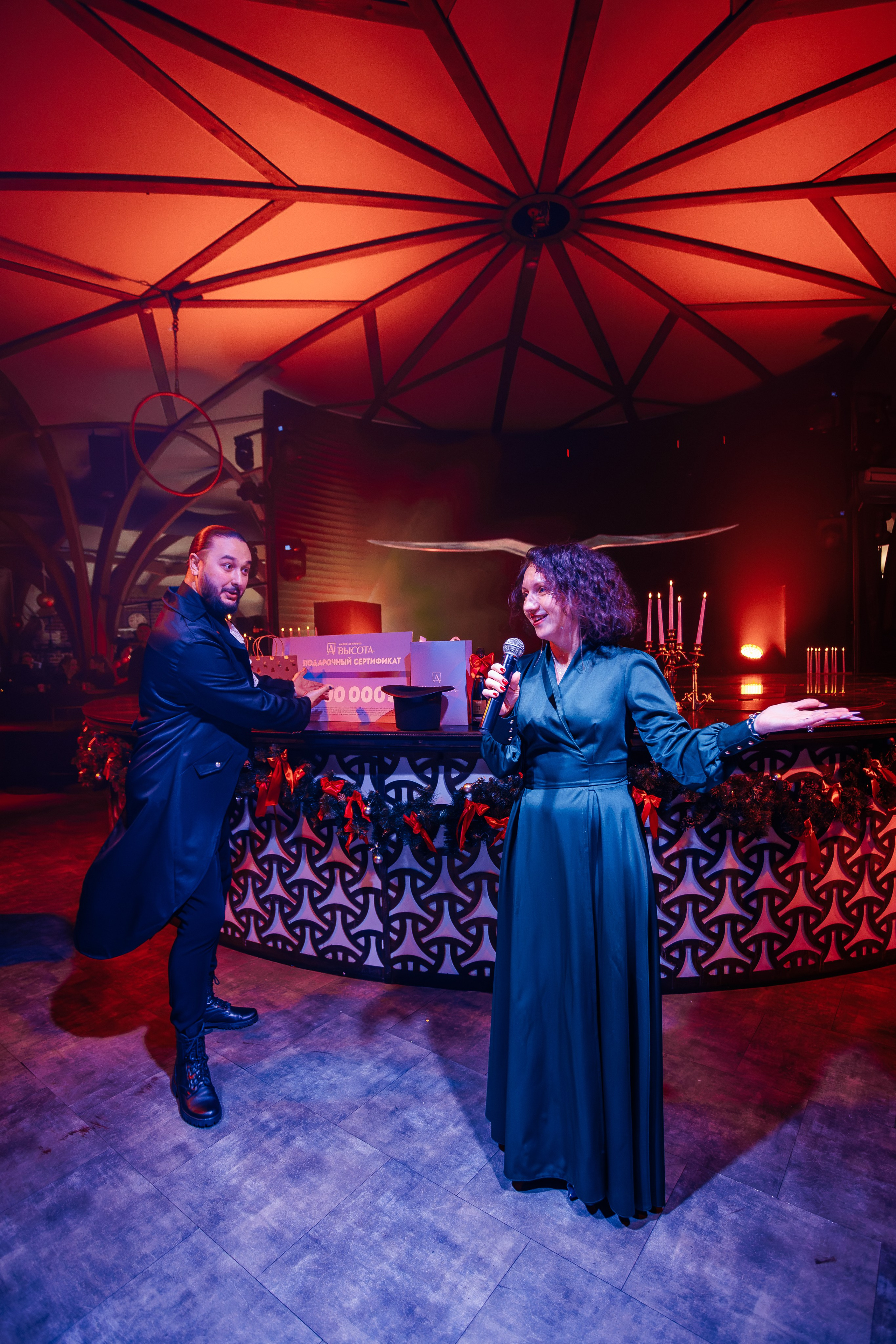 Новогодняя шоу-программа «MAGIC TIME» в PTIZZA BAR_Ялта_31.12.2025. Аминов Руслан | Фотограф