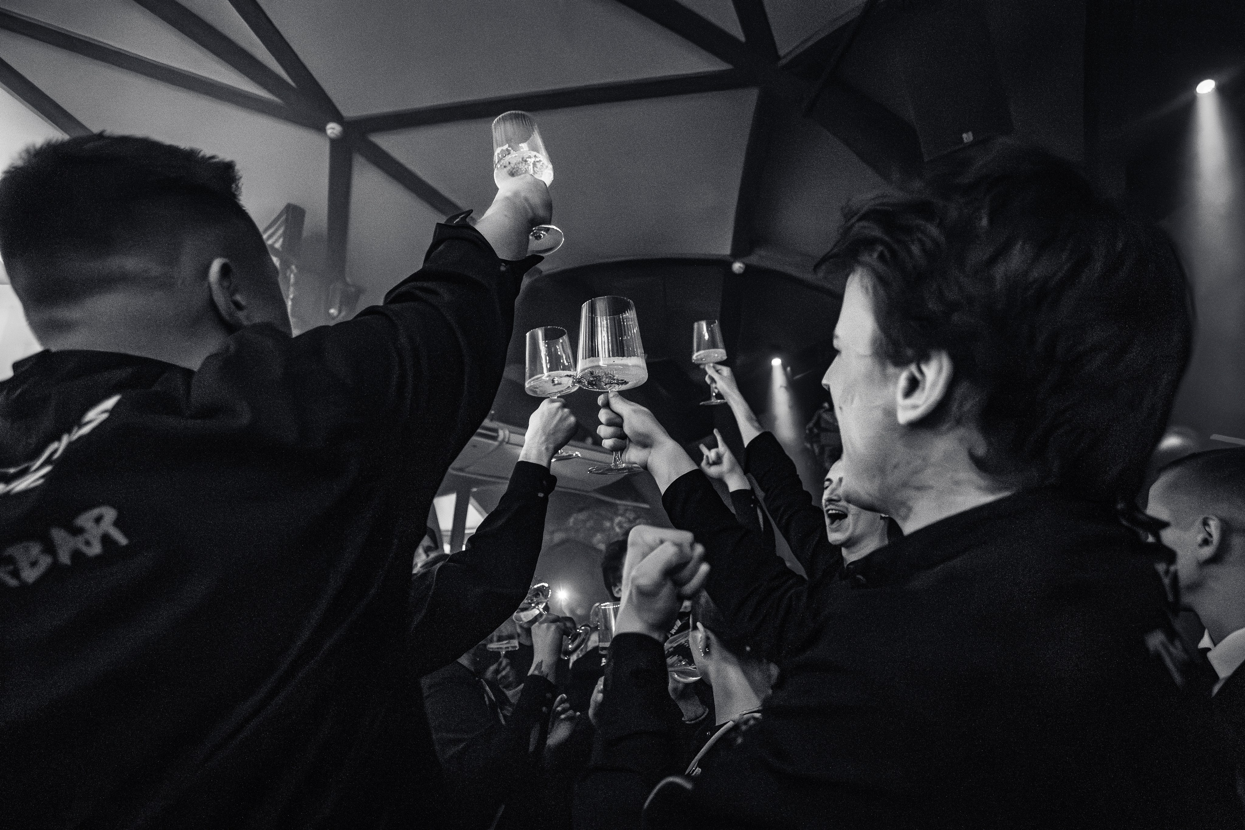 Новогодняя шоу-программа «MAGIC TIME» в PTIZZA BAR_Ялта_31.12.2025. Аминов Руслан | Фотограф