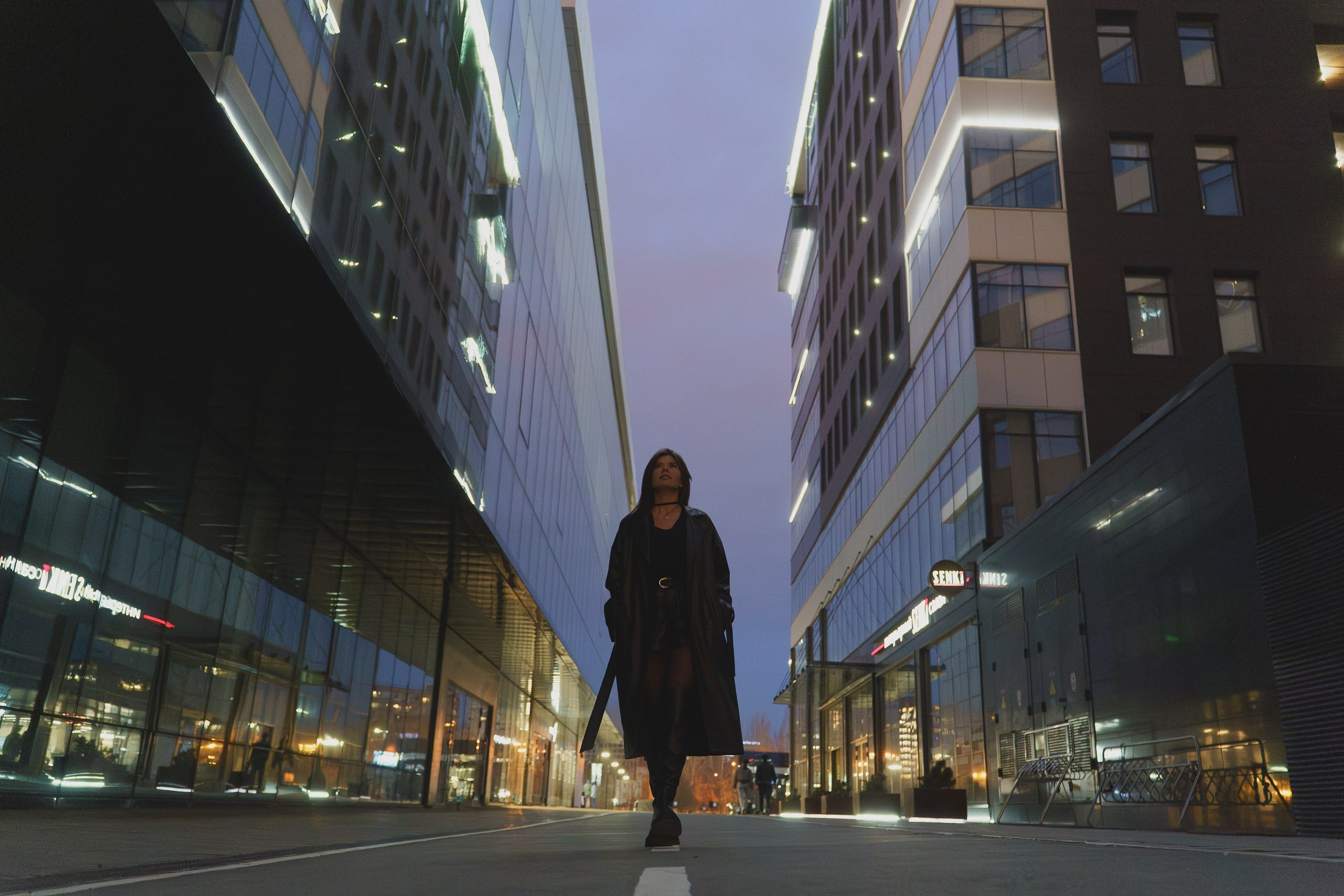 Ночной город в кадре: портретная фотосессия для блогера | Фотограф Екатеринбург