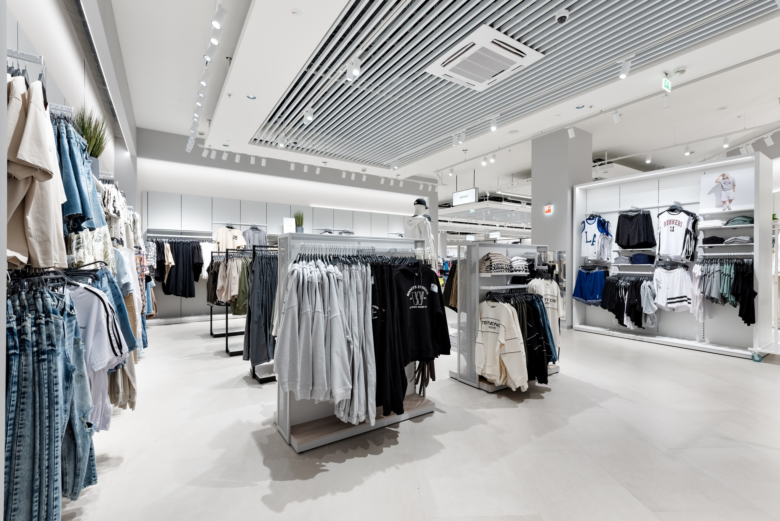 Gloria Jeans. Интерьерный фотограф в Новосибирске Дмитрий Шибаев