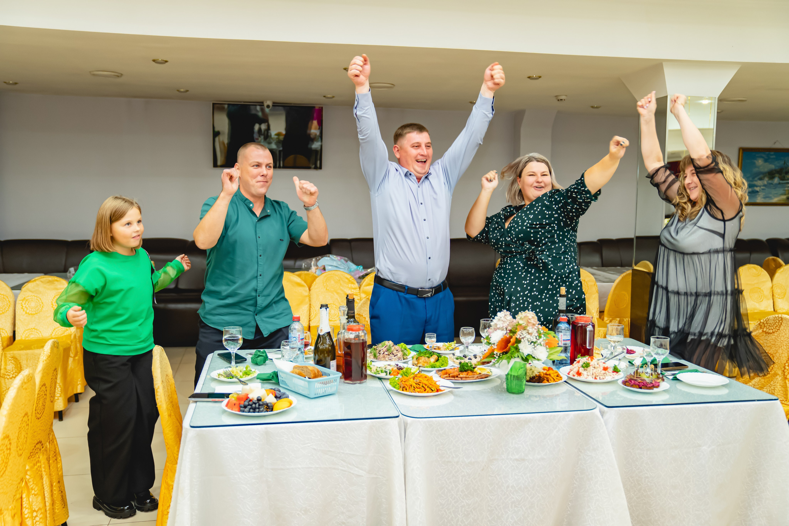 Осенняя Свадьба 2024. Занимаюсь профессиональной фотографией и живу рядом с Байкалом. Работаю в разных жанрах