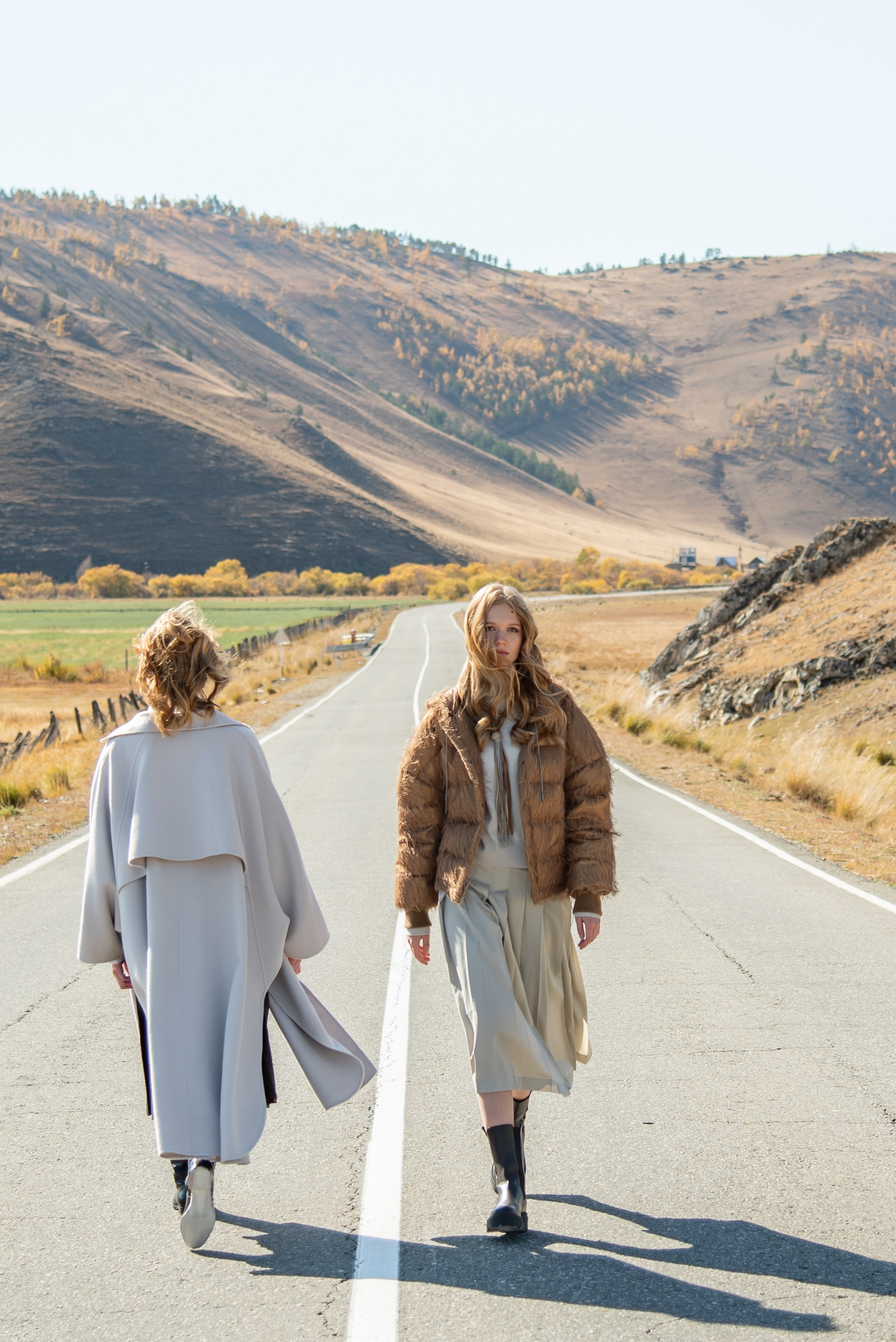 Съёмка одежды на Ольхоне. Занимаюсь профессиональной фотографией и живу рядом с Байкалом. Работаю в разных жанрах