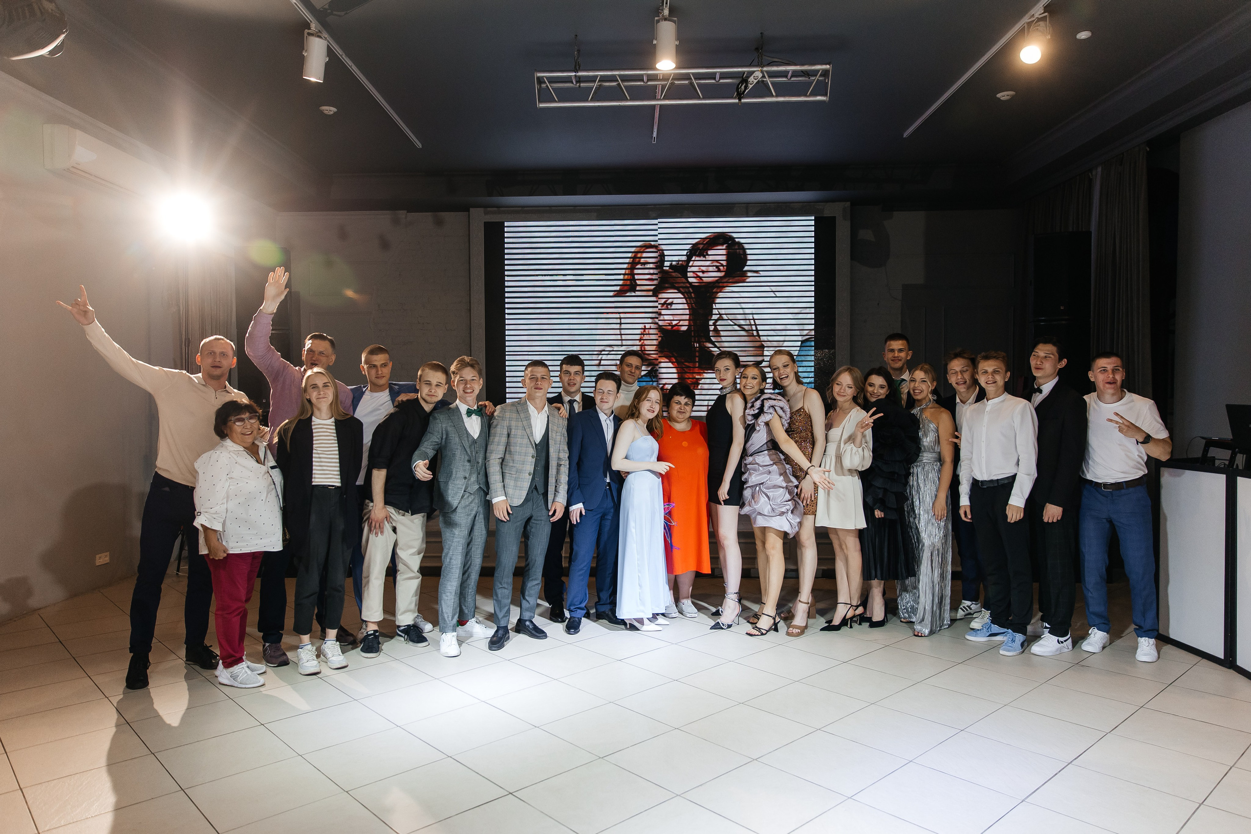 2023-06-23 Выпускной МБОУ СОШ № 10. Фотограф в Красноярске