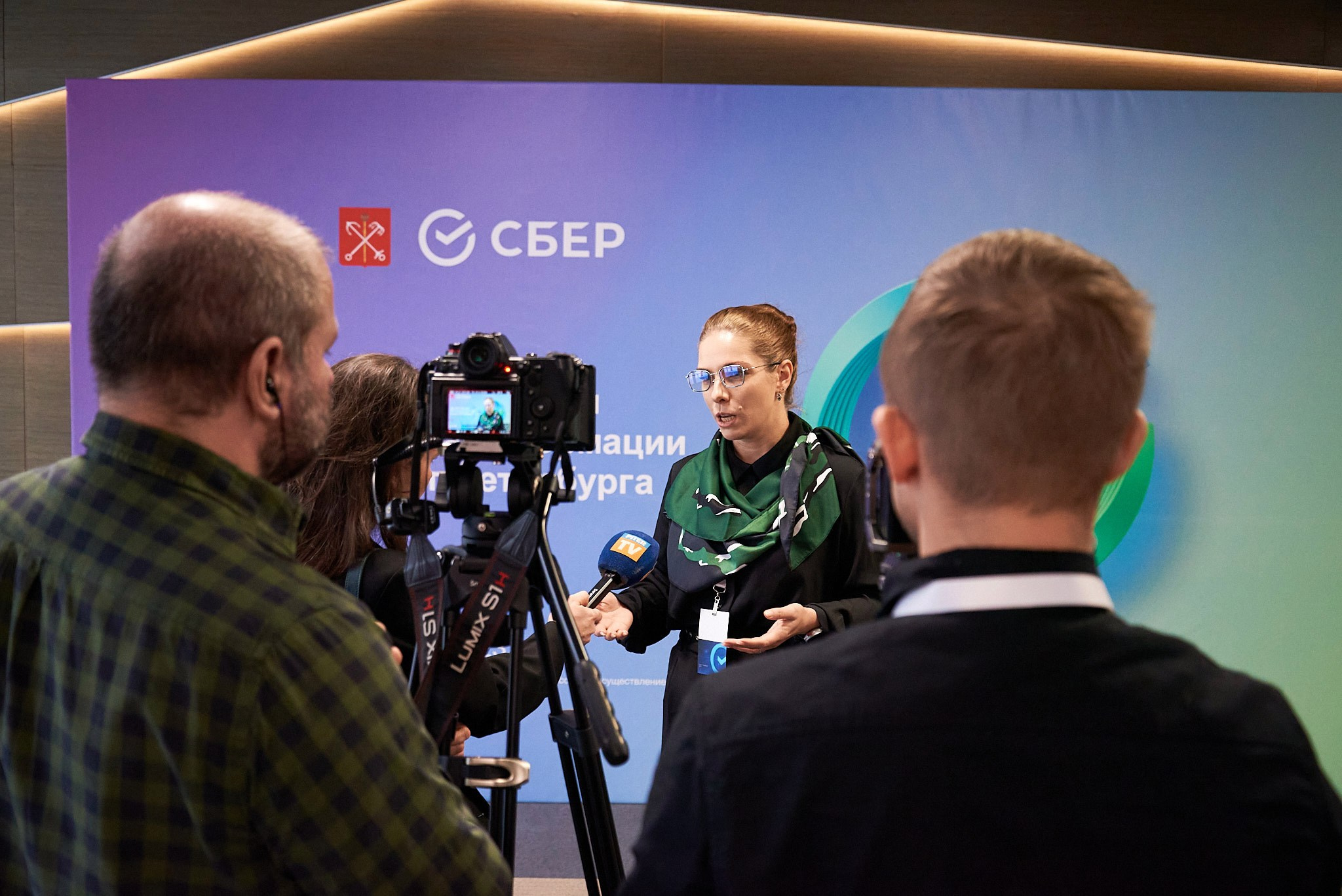 Дизайн-сессия ИИ трансформации Санкт-Петербурга. Иван Ступа, репортажный фотограф в Санкт-Петербурге и Ленинградской области