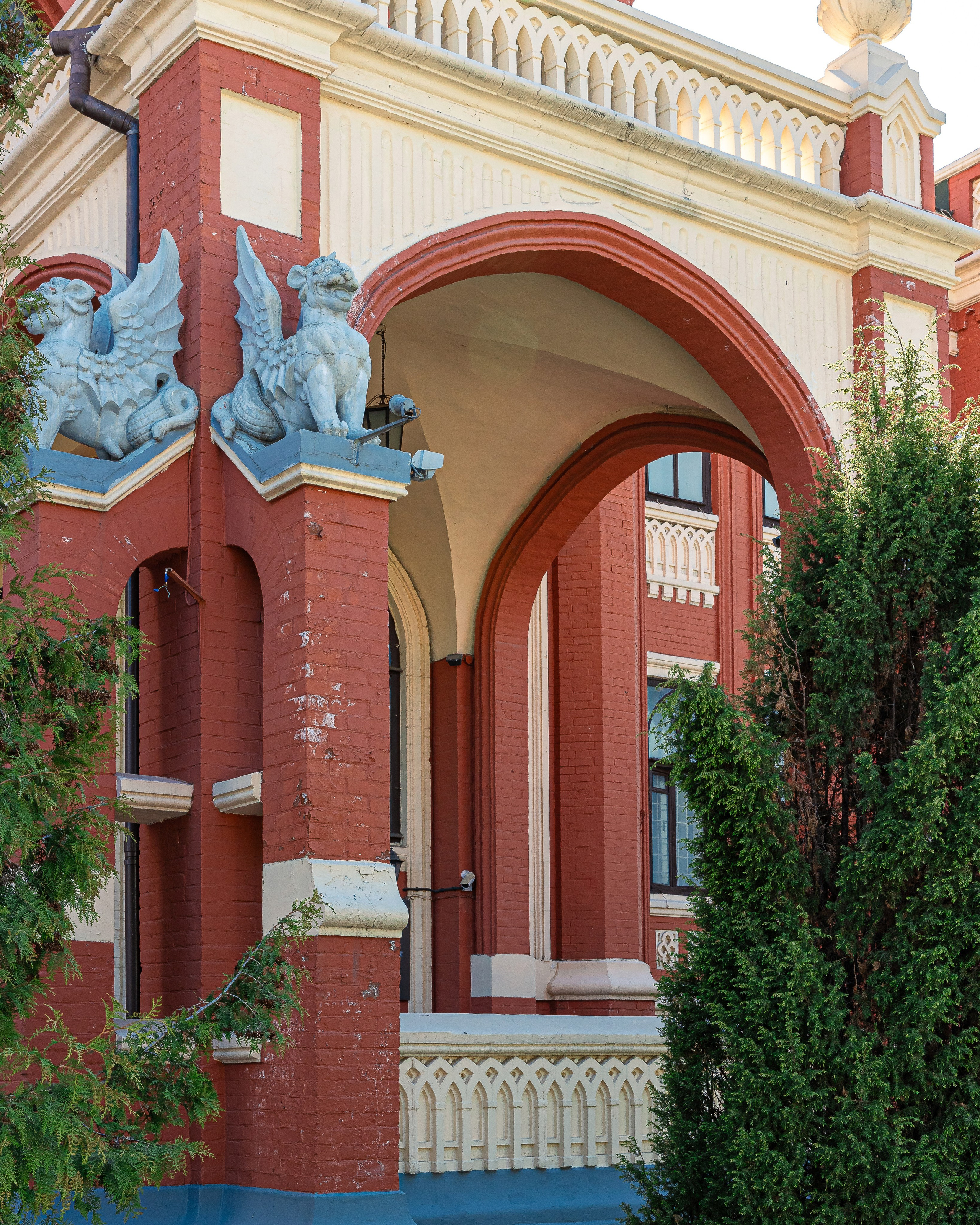 Красный замок Тихона Булычева на Вятке. Архитектор Чарушин И.А. Иван Благушин. Интерьерный и архитектурный фотограф в Москве и Санкт-Петербурге