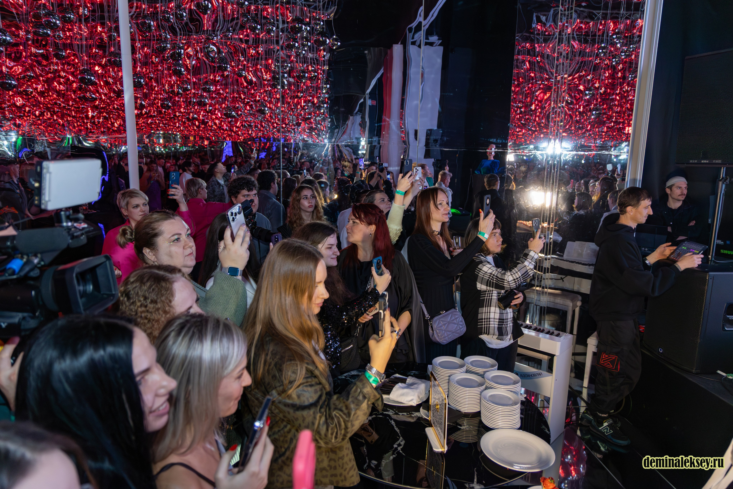 Презентация тура Мити Фомина — Артист. Репортажный, семейный и студийный фотограф в Москве Демин Алексей