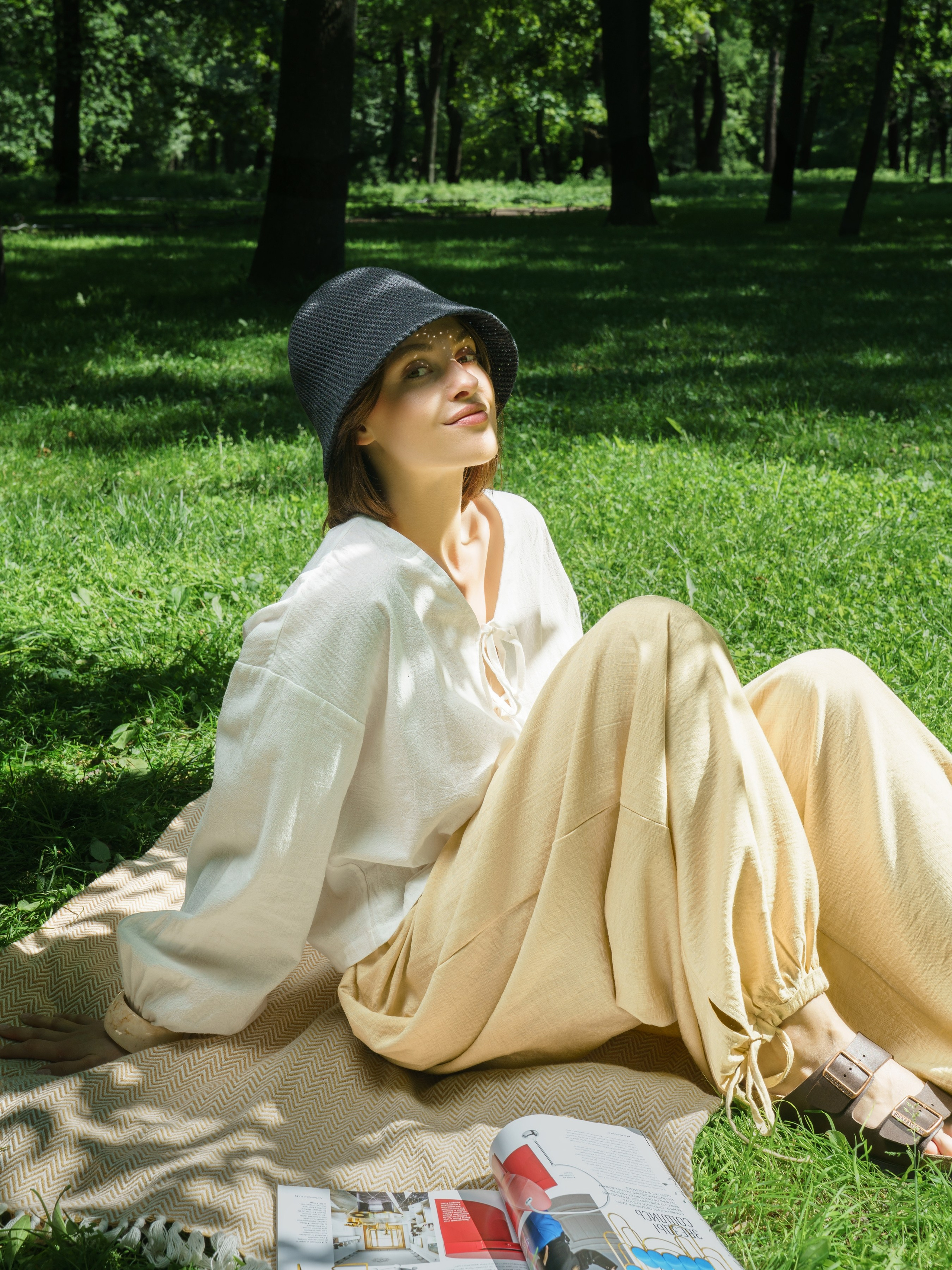 Стрит‑съёмка одежды и аксессуаров — фото и видео для брендов | KED Production. КЕД Студия-контент агентство полного цикла СПБ. Создаём фото, видео и контент, который помогает брендам и селлерам продавать больше