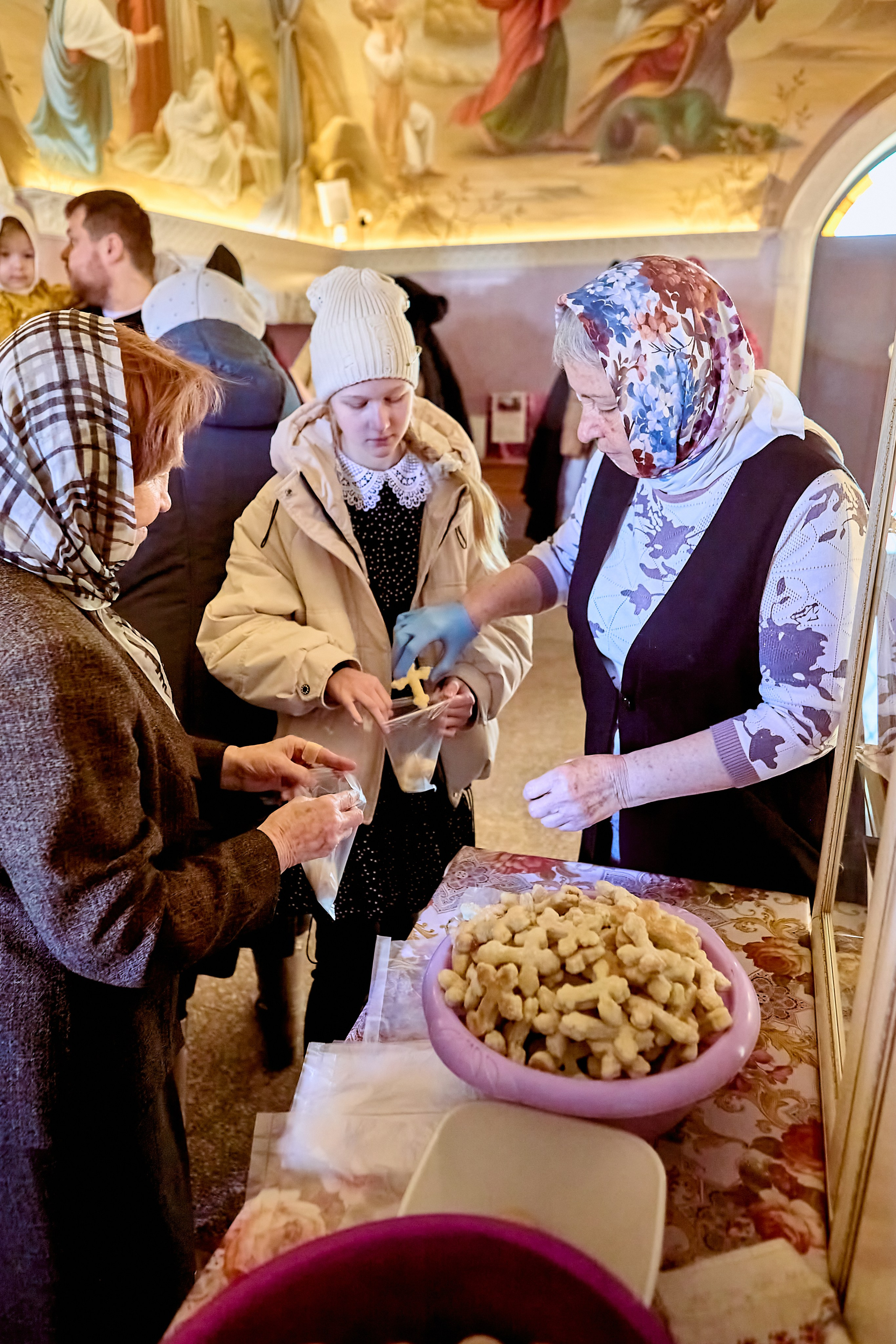 Фотографии Божественной Литургии в Неделю Крестопоклонную