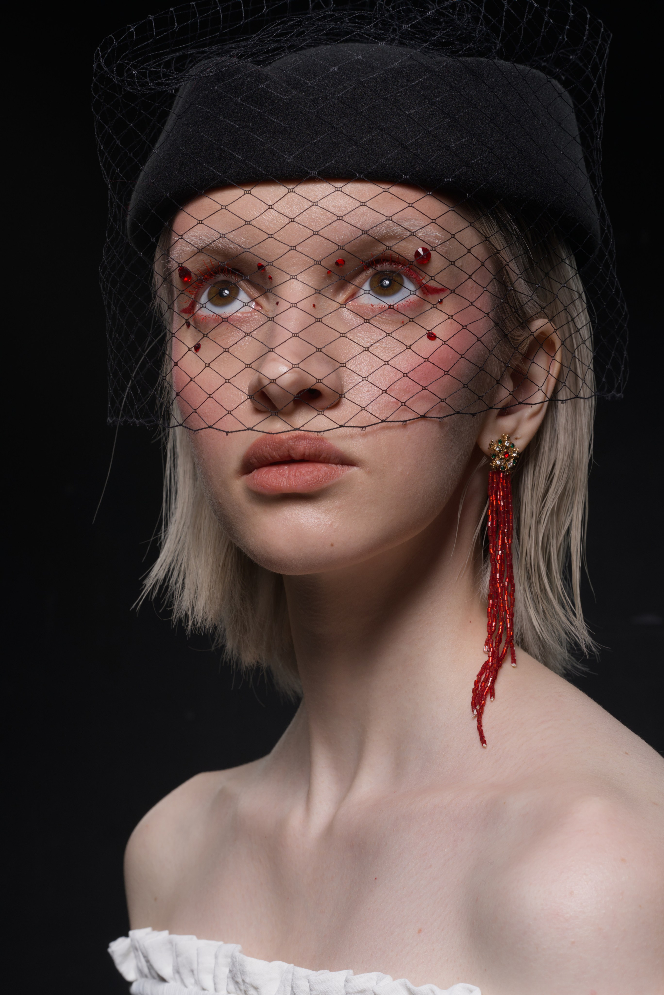 Бьюти в шляпке. Мир глазами Саши Д