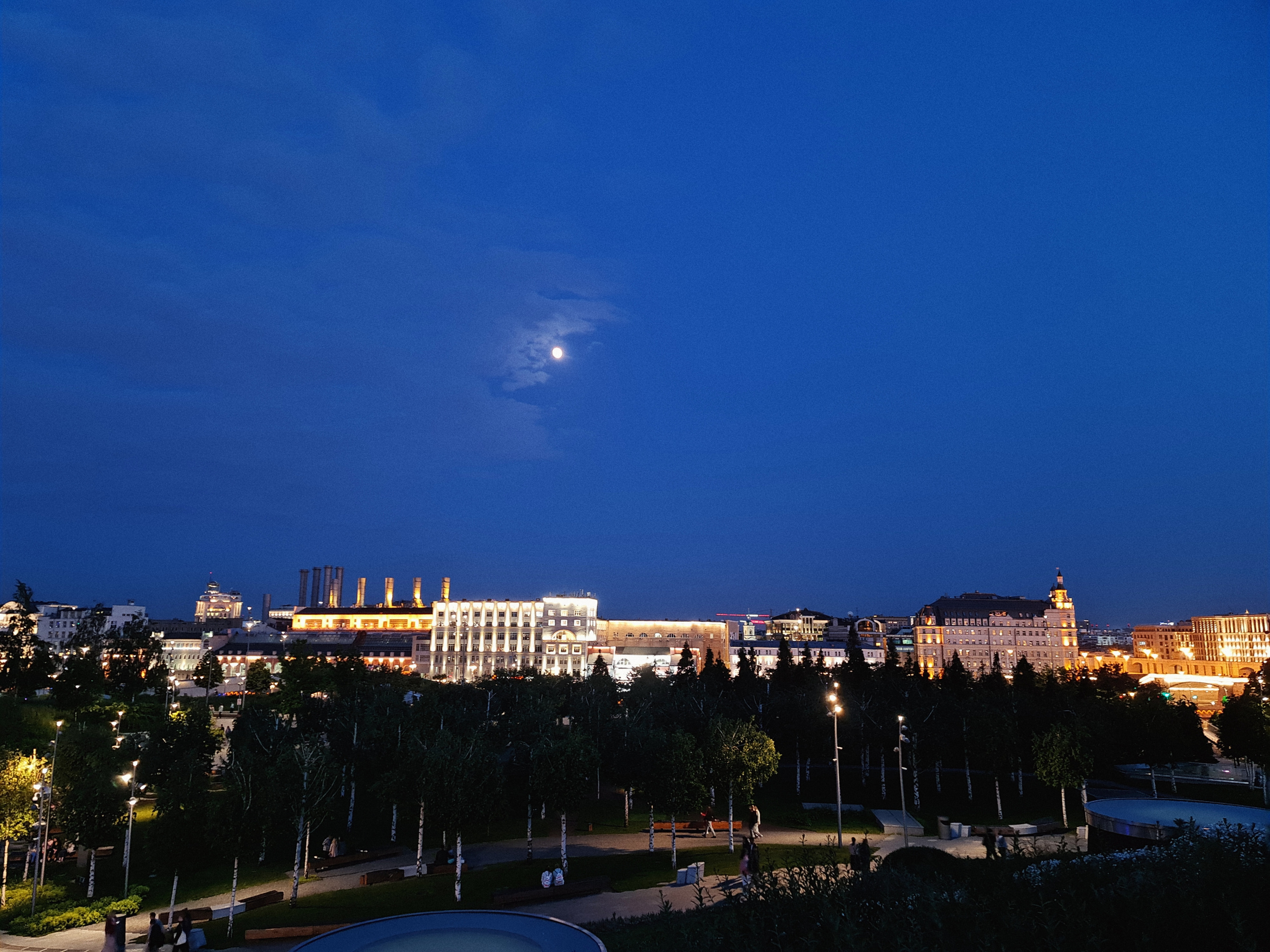 Зарядье вечером