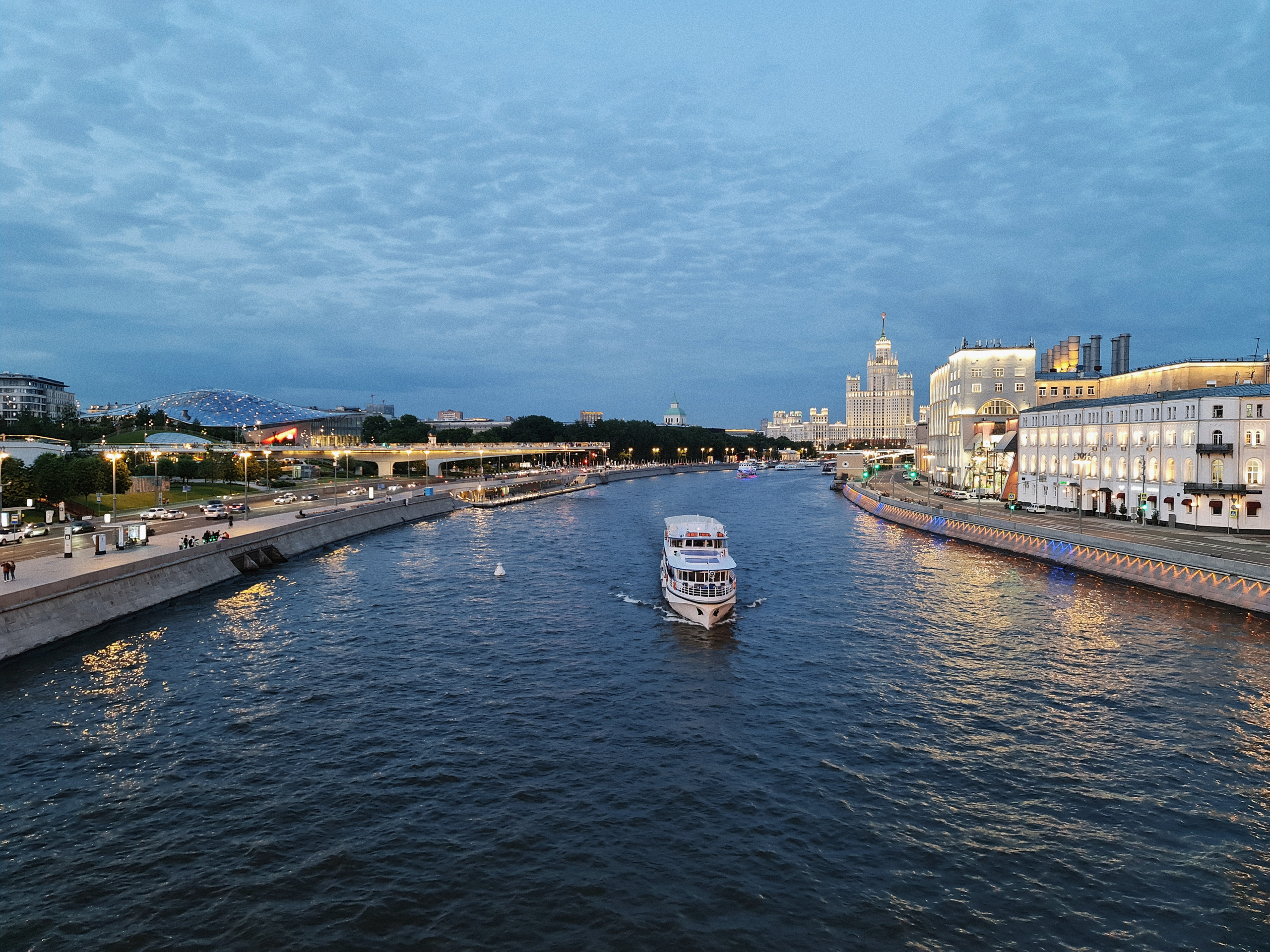 Зарядье вечером