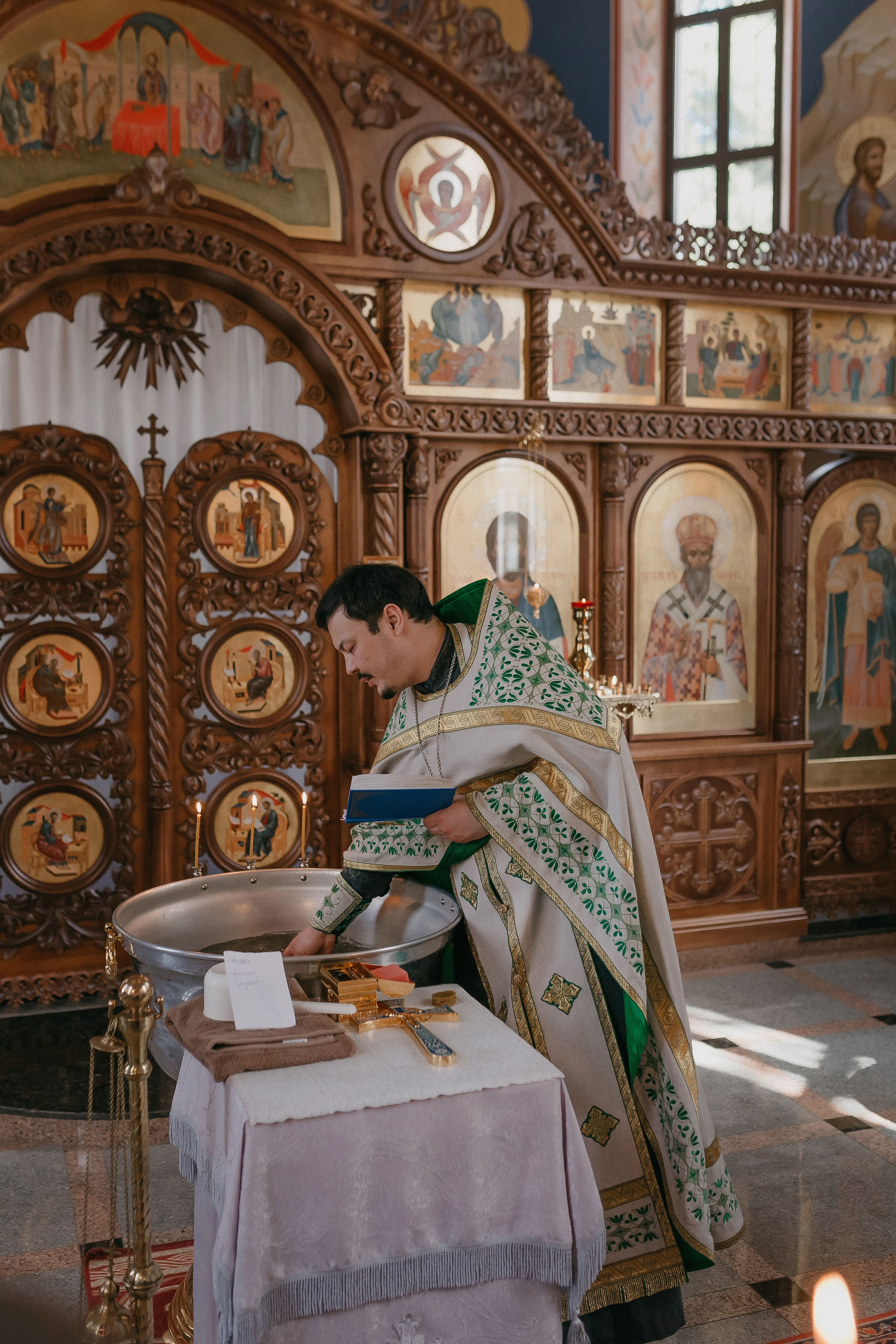Крещение Артёма и Валерии. Храм Георгия Победоносца. Семейный фотограф в Сургуте