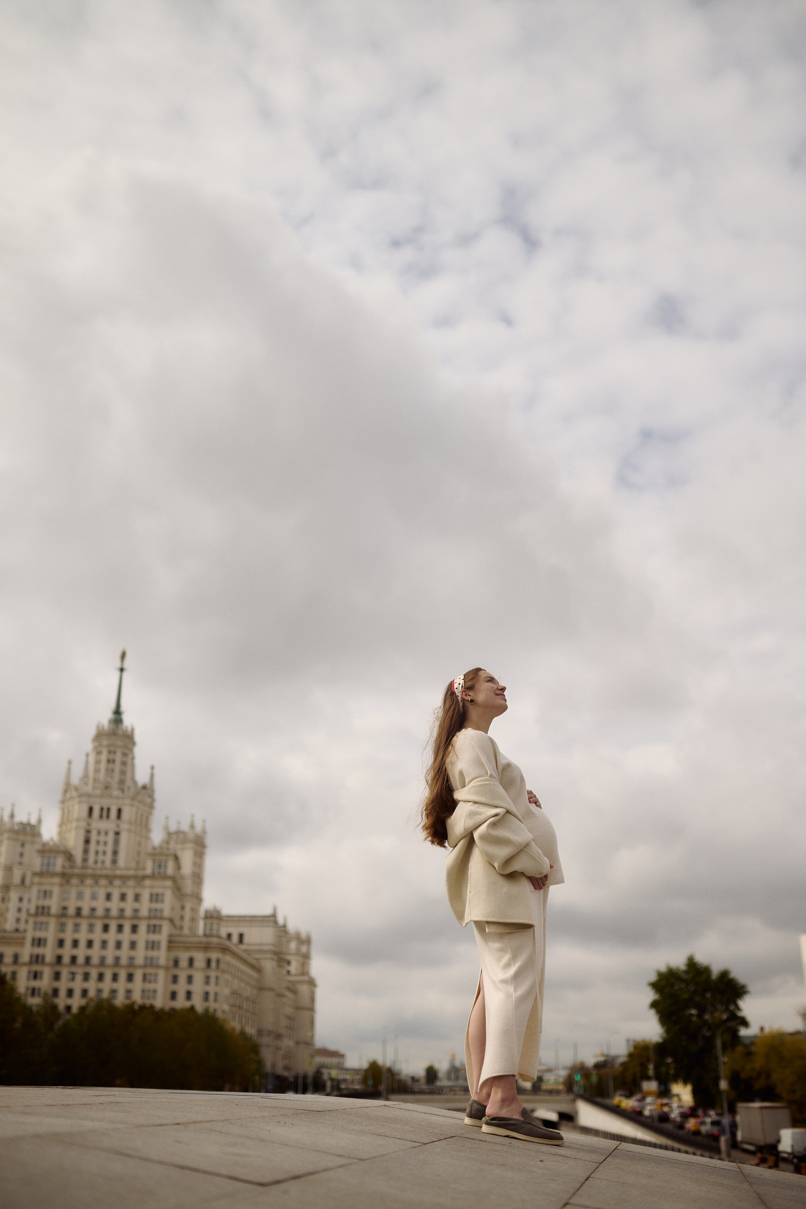 Оля на прогулке по городу. Семейный и свадебный lifestyle-фотограф в Москве Мария Петрова