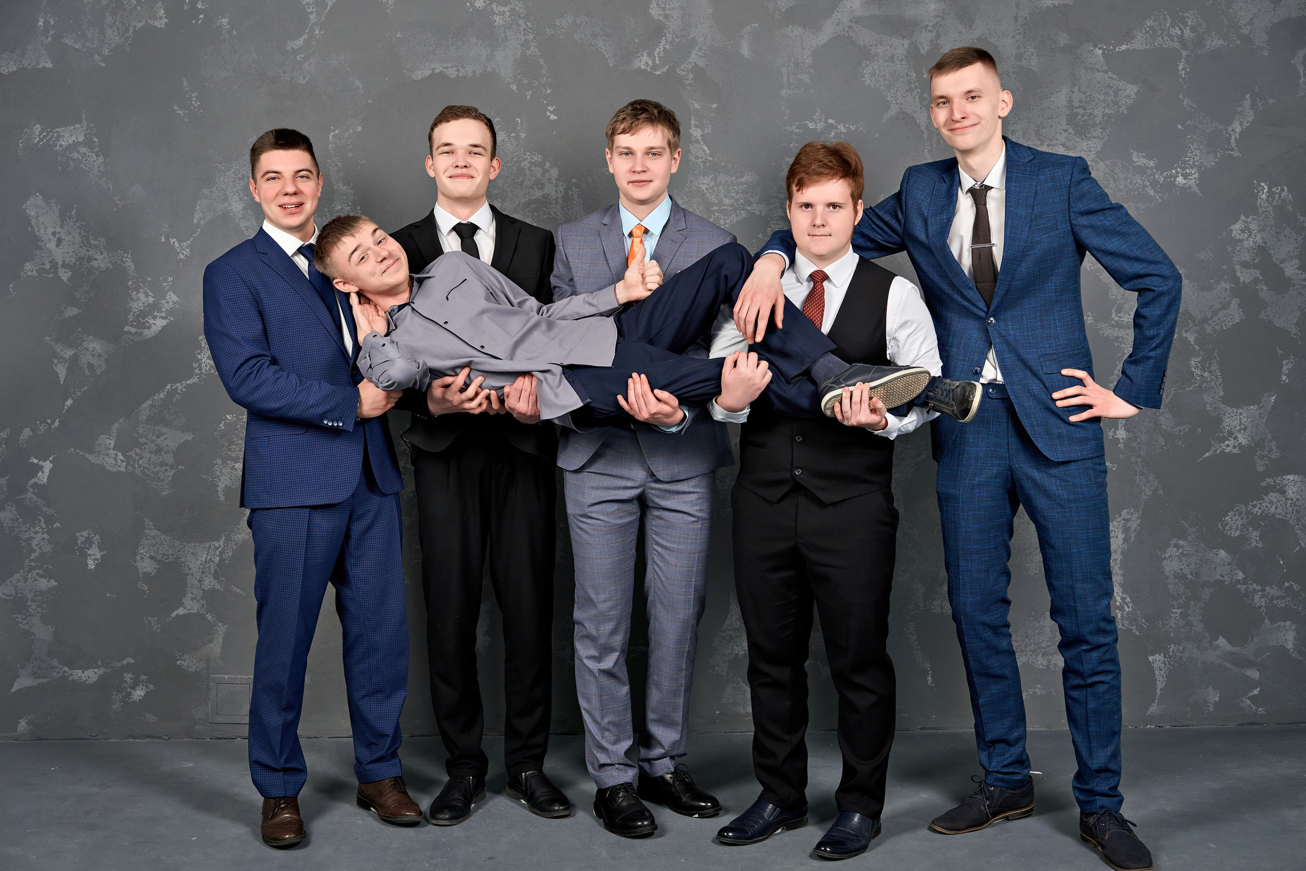 Выпускные альбомы для 9-11 классов. Фотосъёмка в студии. Калуга. Фотограф Меняйло Евгений. Свадьба. Портрет. Репортаж. Семья. Контент