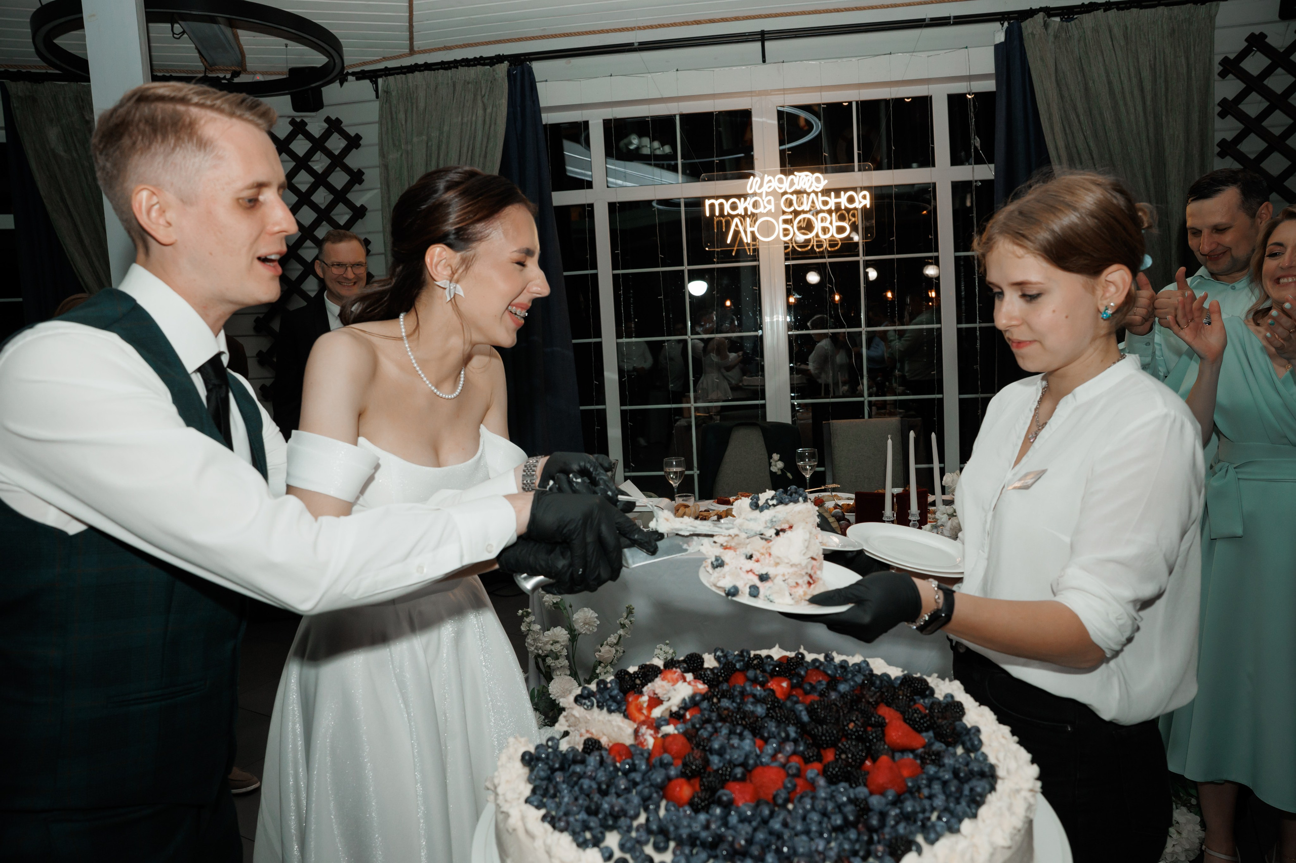 Регистрация в отеле Fish Point, ЗАГС Бутово, прогулка в Остафьево. Свадебный и репортажный фотограф (Москва, Королев и другие)