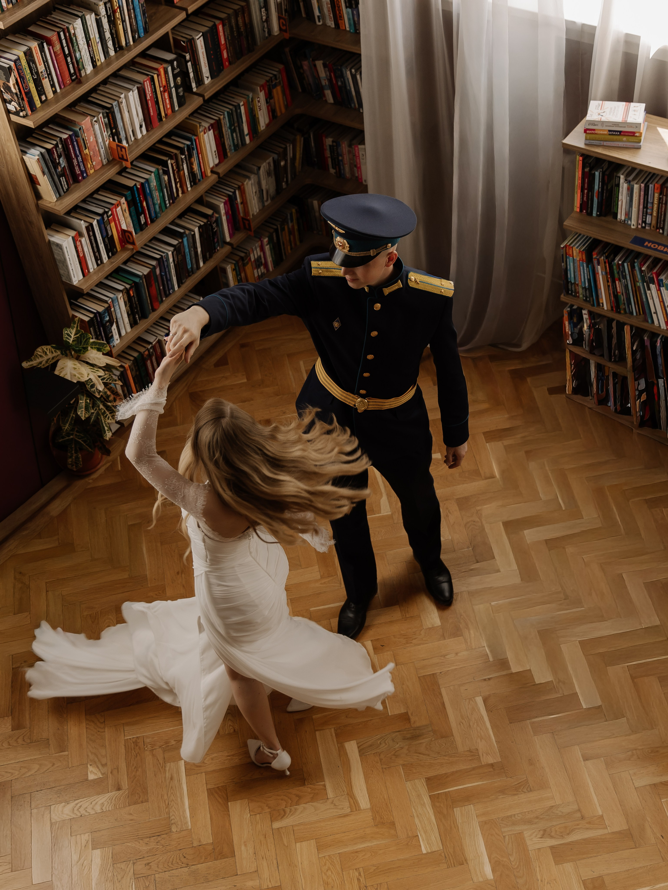 Михаил и Алена фотосессия в Библиотеке. СВАДЕБНЫЙ ФОТОГРАФ ЧЕЛЯБИНСК