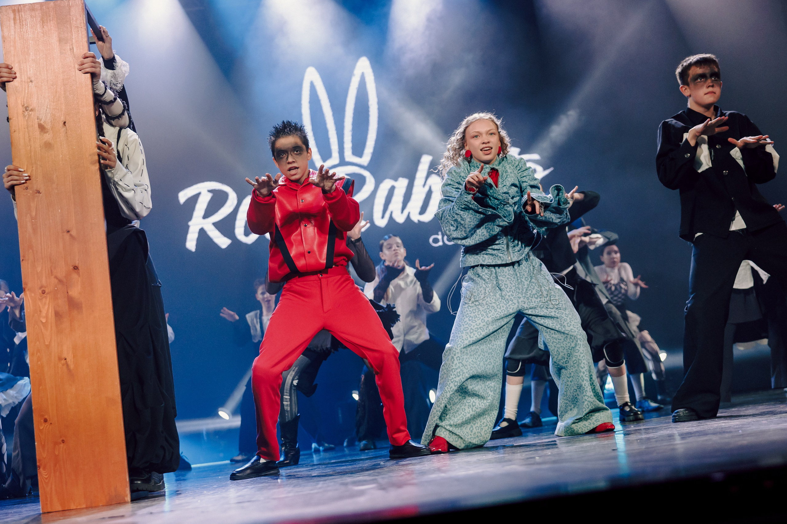 Отчётный концерт танцевальной школы «Red Rabbits» 2025. Лёшка Варзегов — фотограф